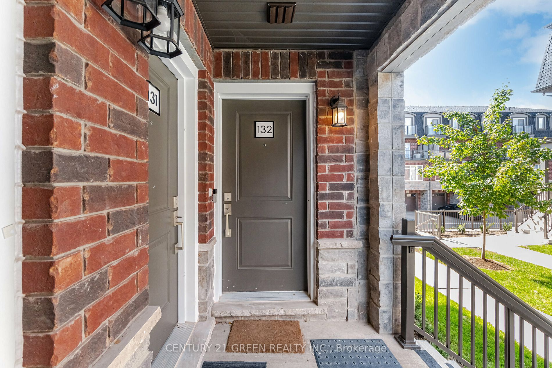 445 Ontario Street S, #132