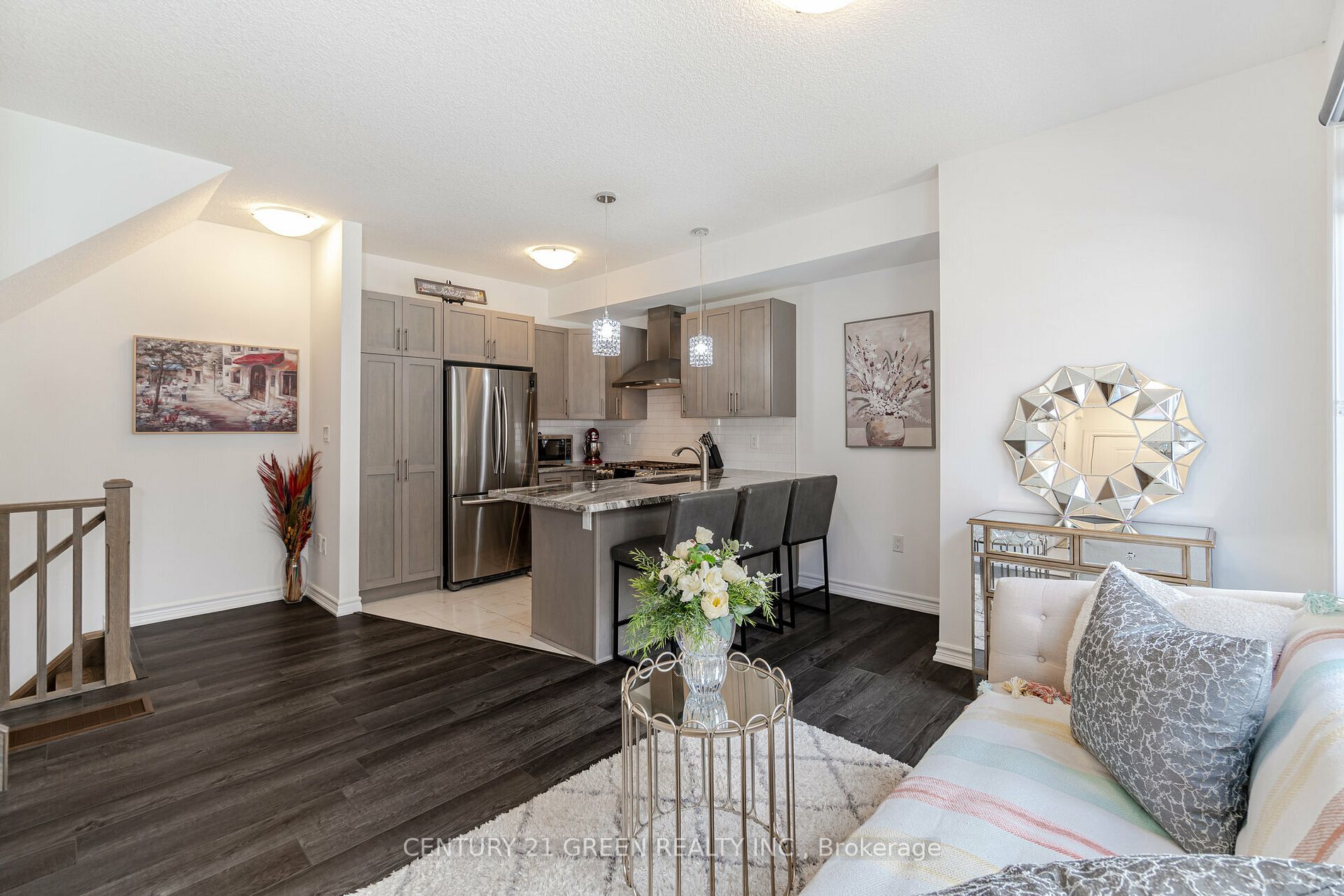 445 Ontario Street S, #132