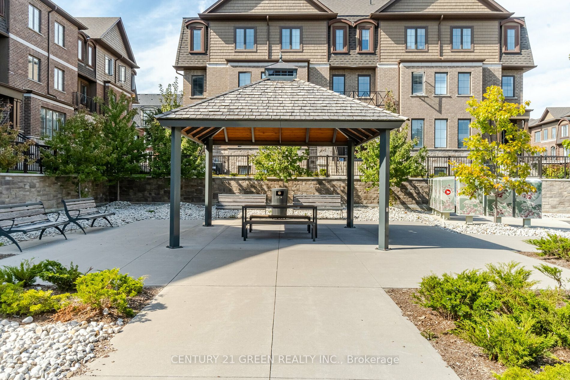 445 Ontario Street S, #132