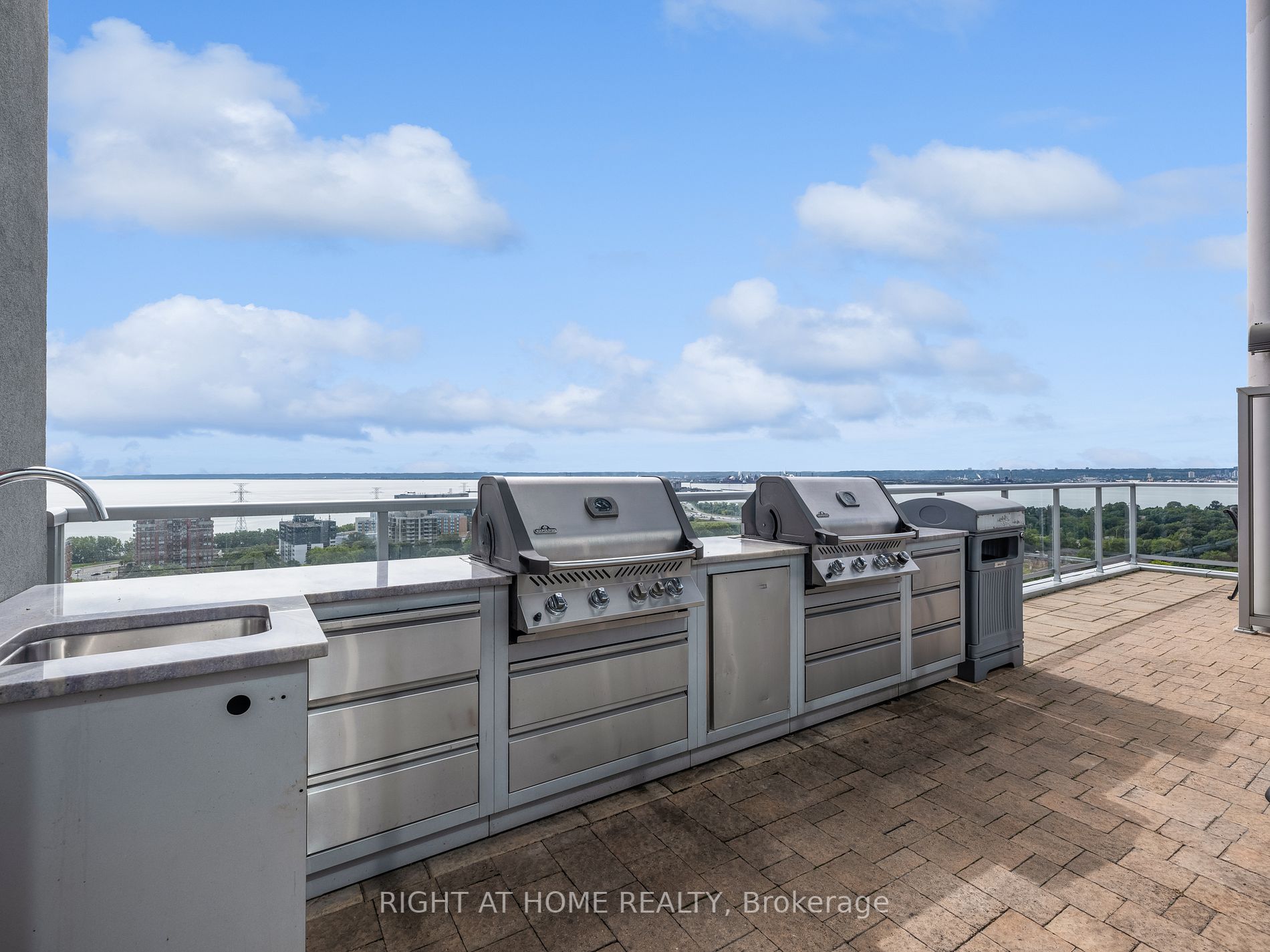 551 Maple Avenue, #615