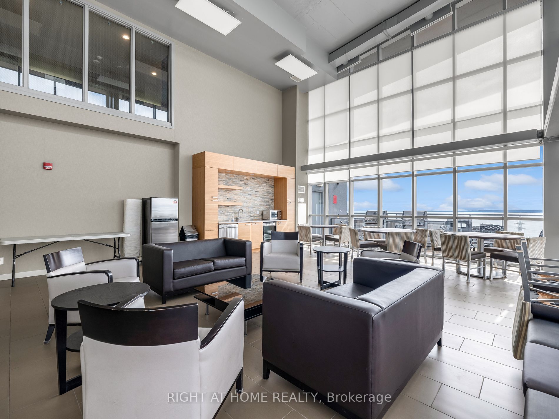 551 Maple Avenue, #615