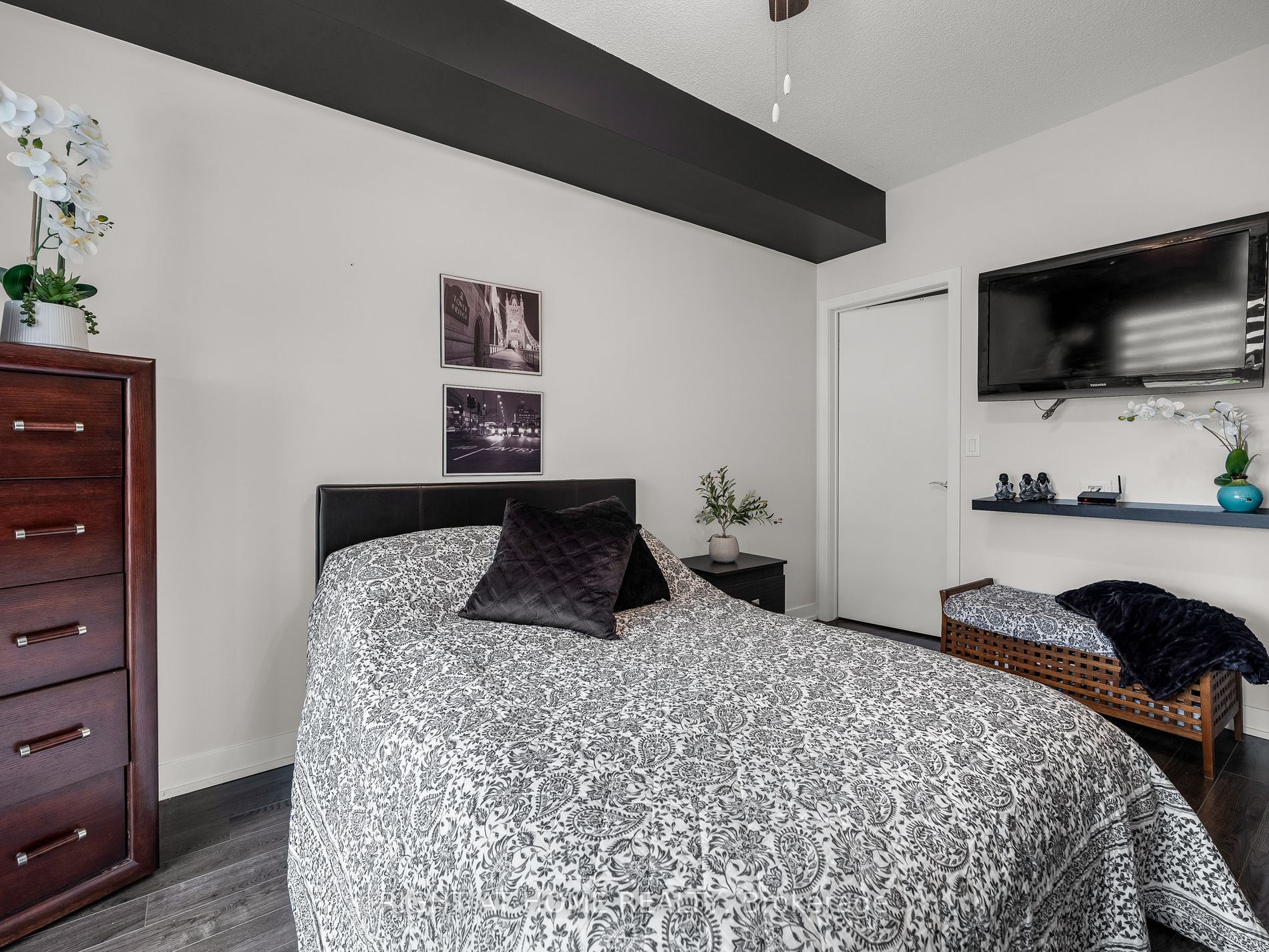 551 Maple Avenue, #615