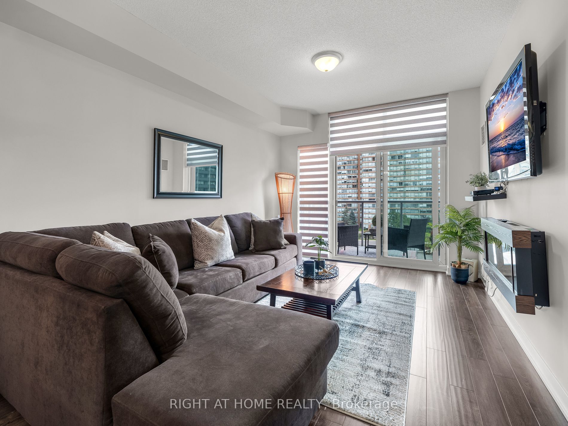 551 Maple Avenue, #615