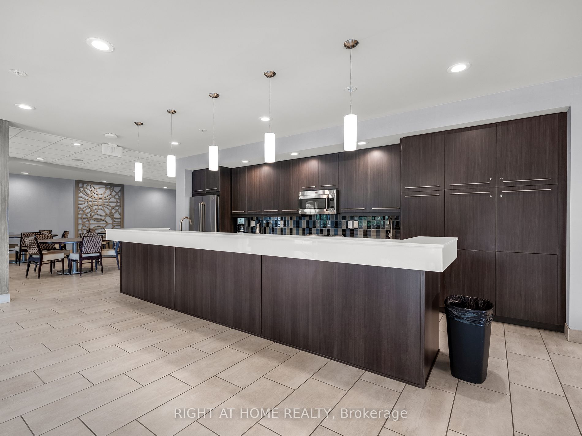551 Maple Avenue, #615