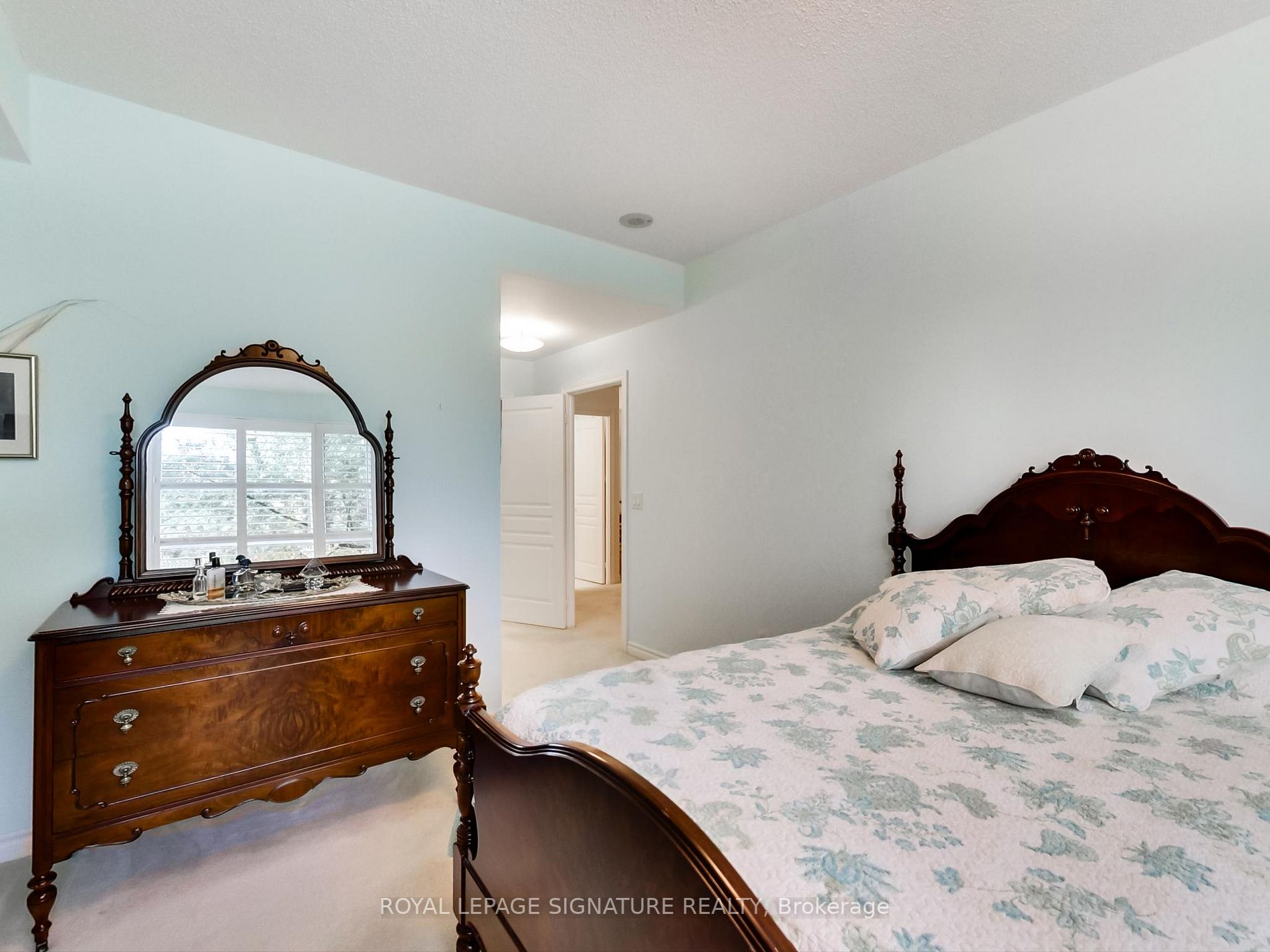 2662 Bloor St W, #406