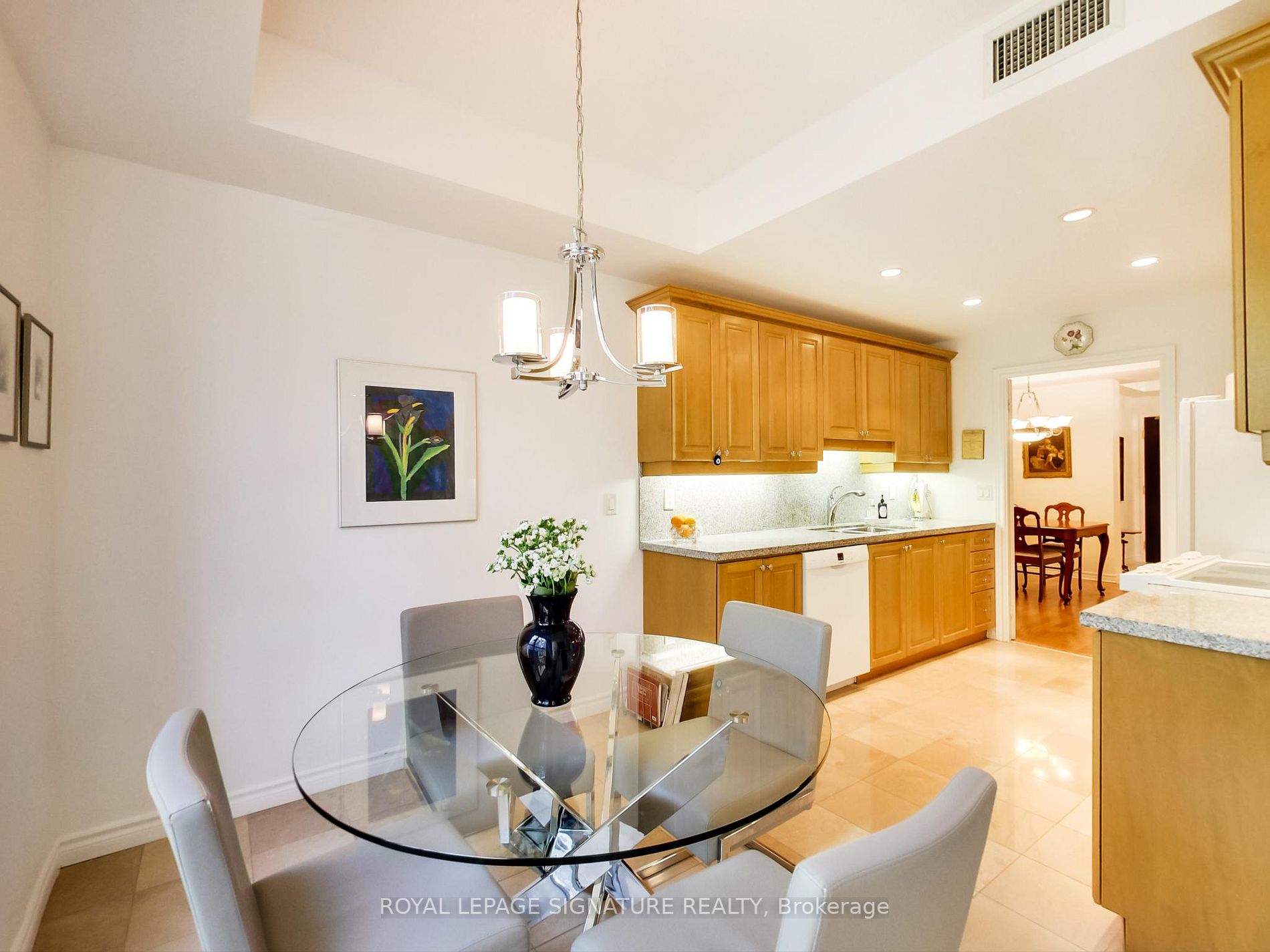 2662 Bloor St W, #406