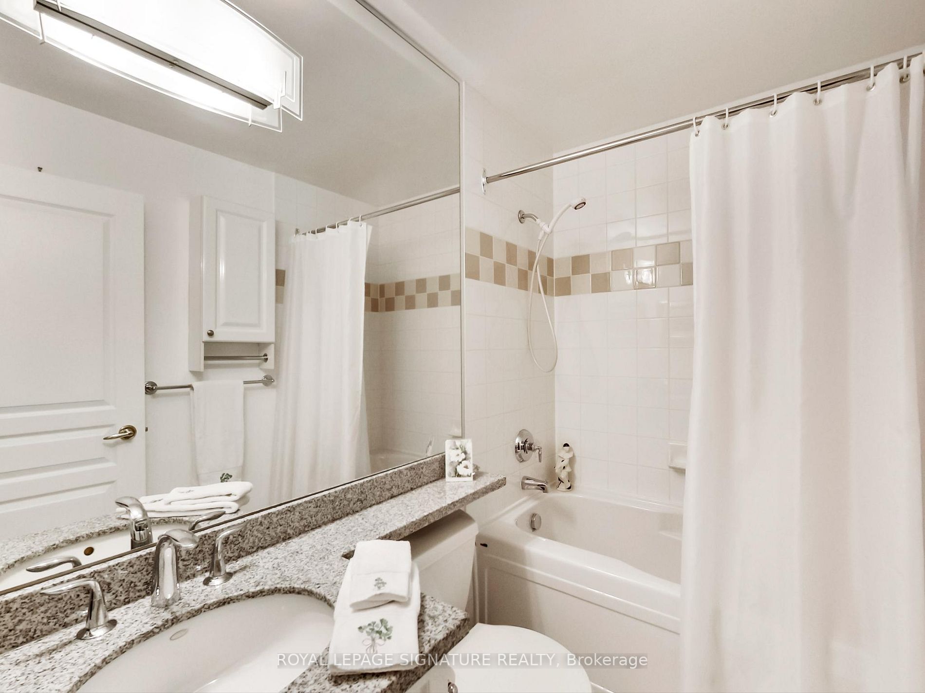 2662 Bloor St W, #406