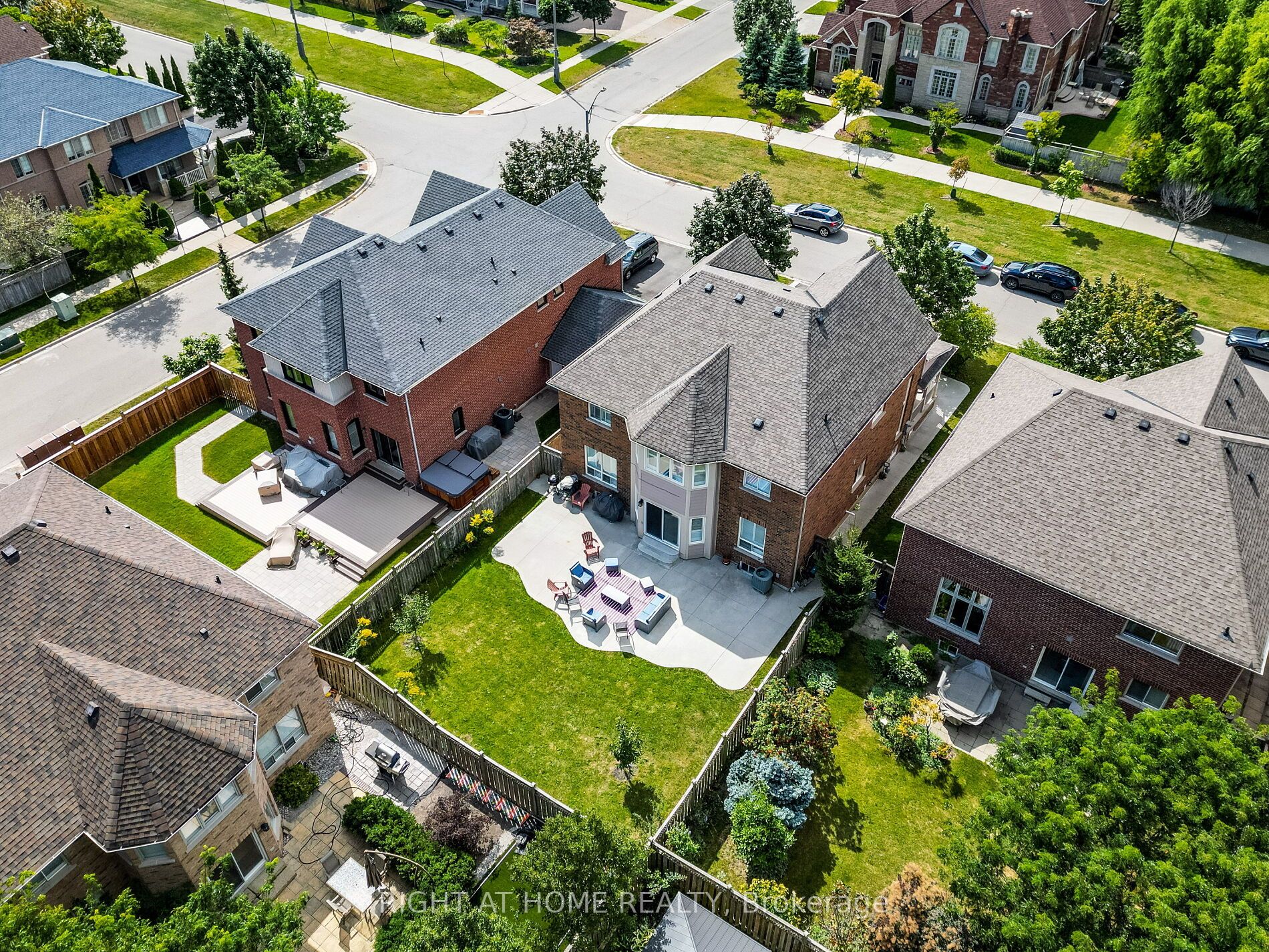 5261 Eaglesview Dr
