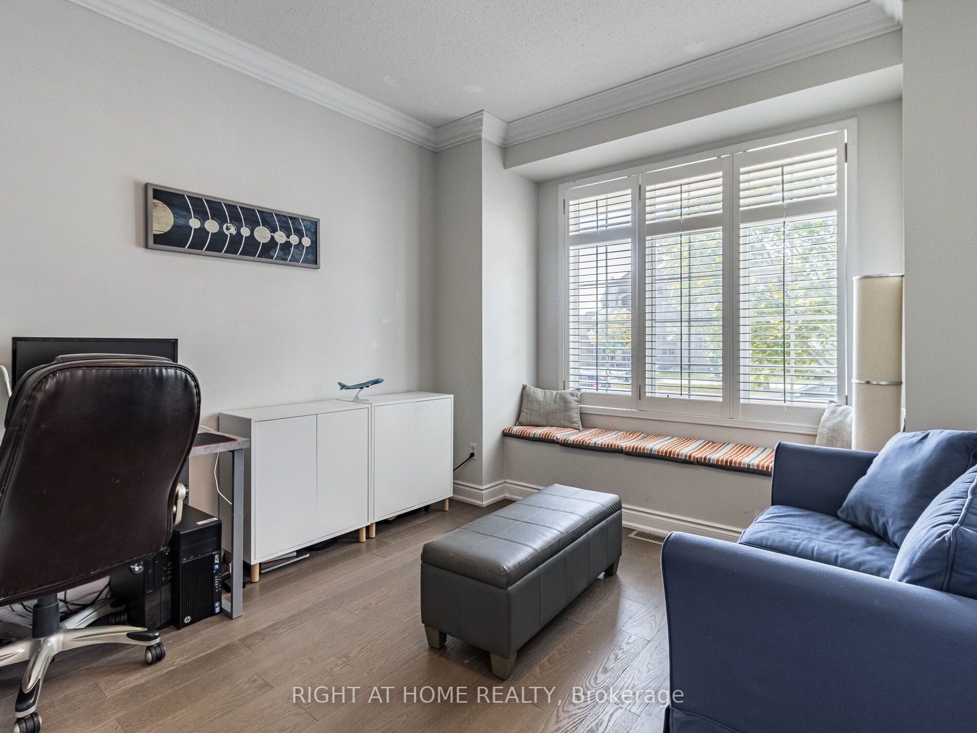5261 Eaglesview Dr