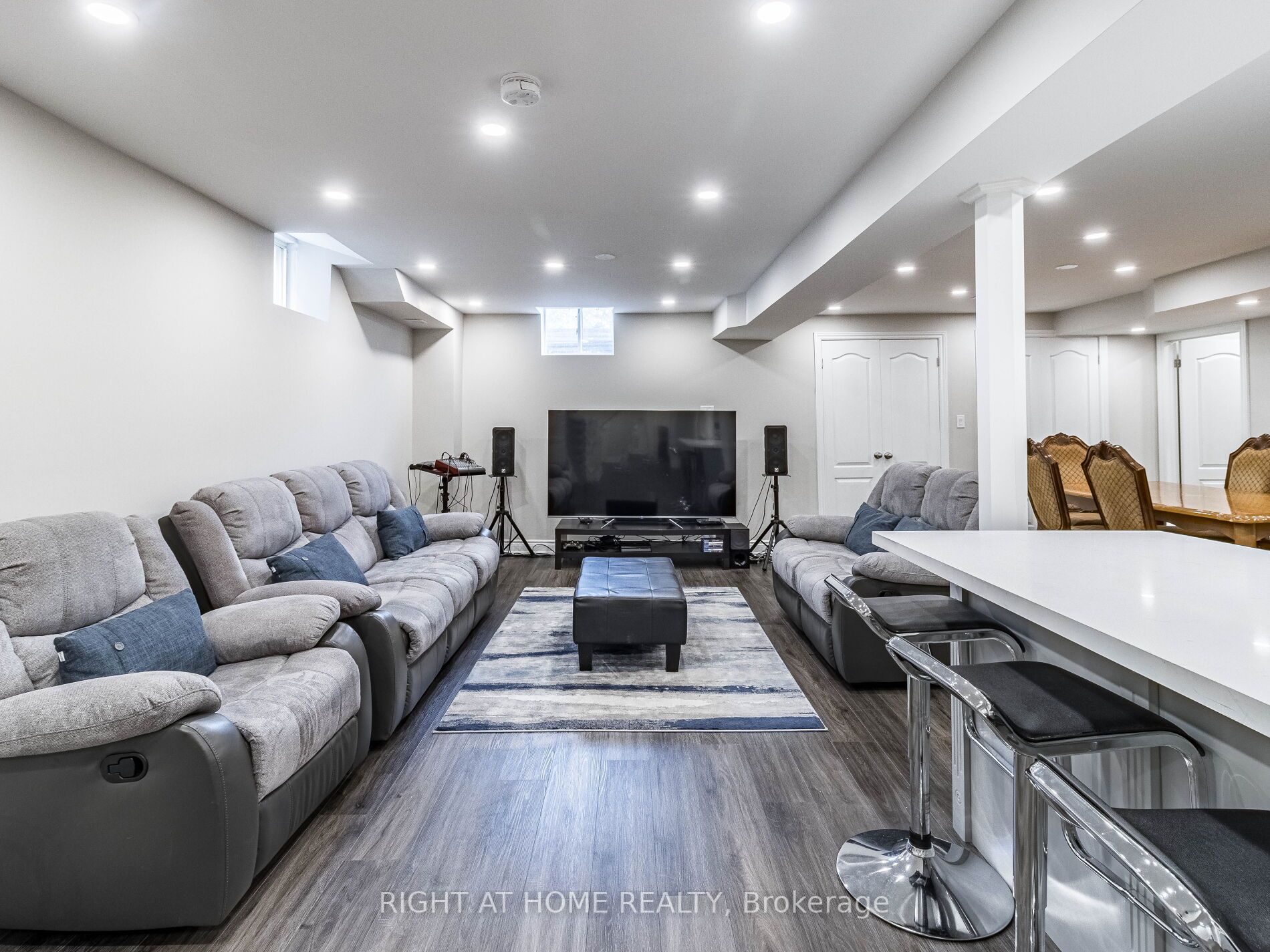 5261 Eaglesview Dr