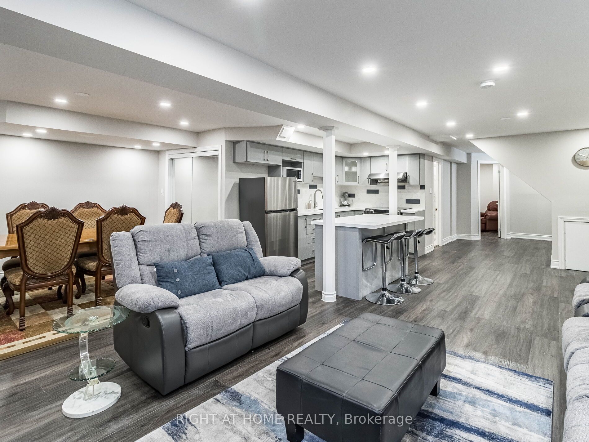 5261 Eaglesview Dr