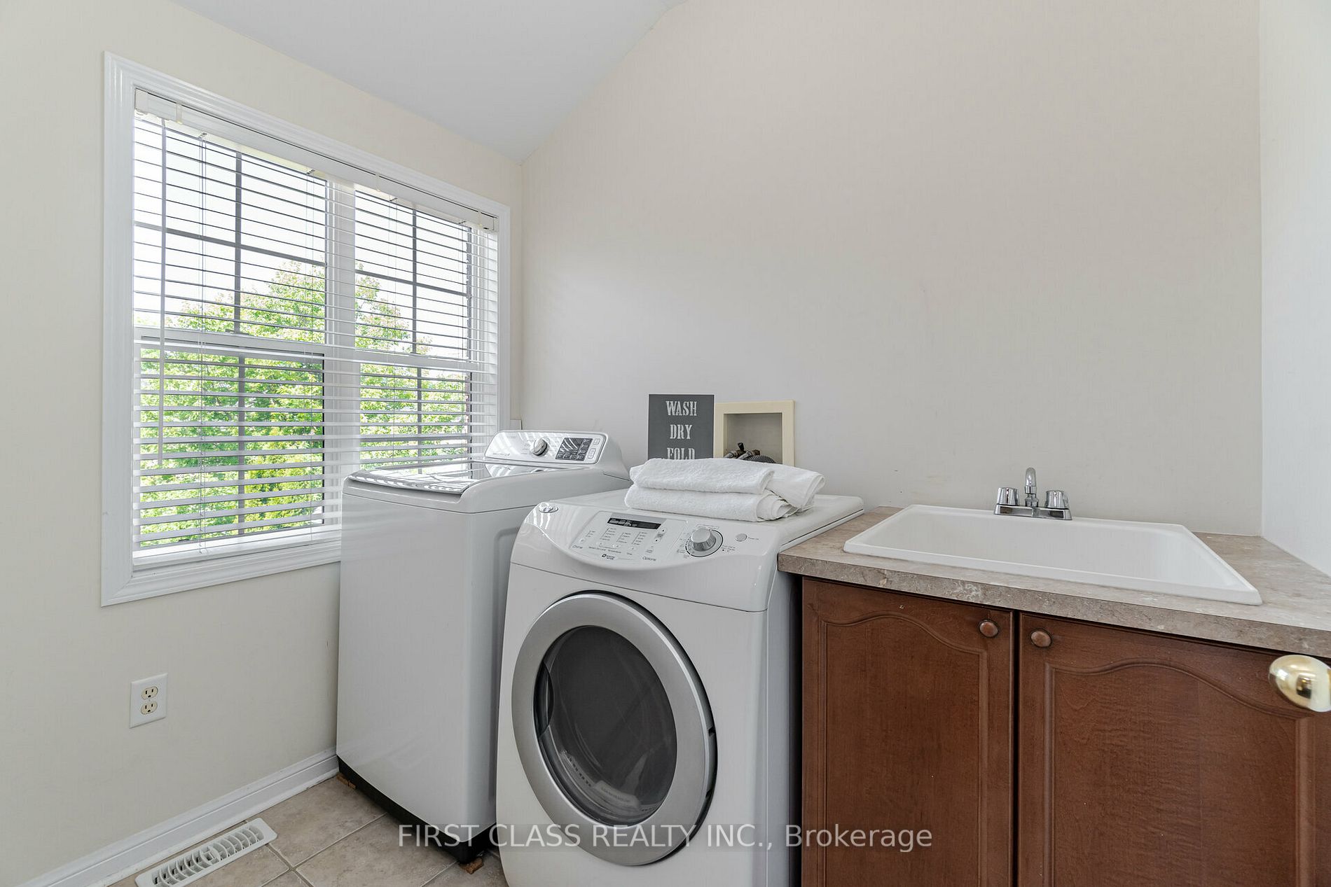 41 Apple Blossom Crescent