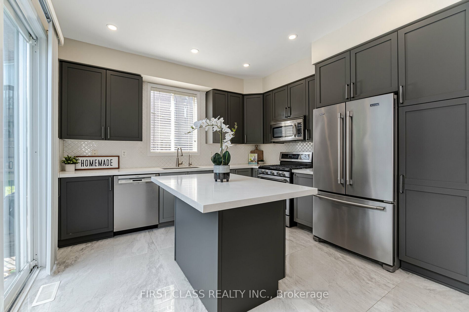 41 Apple Blossom Crescent
