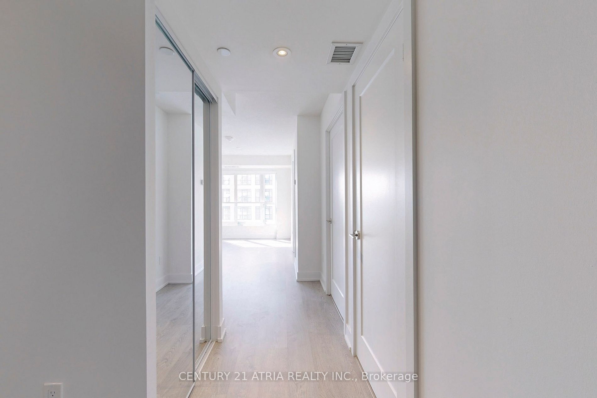 7 Mabelle Ave, #1501