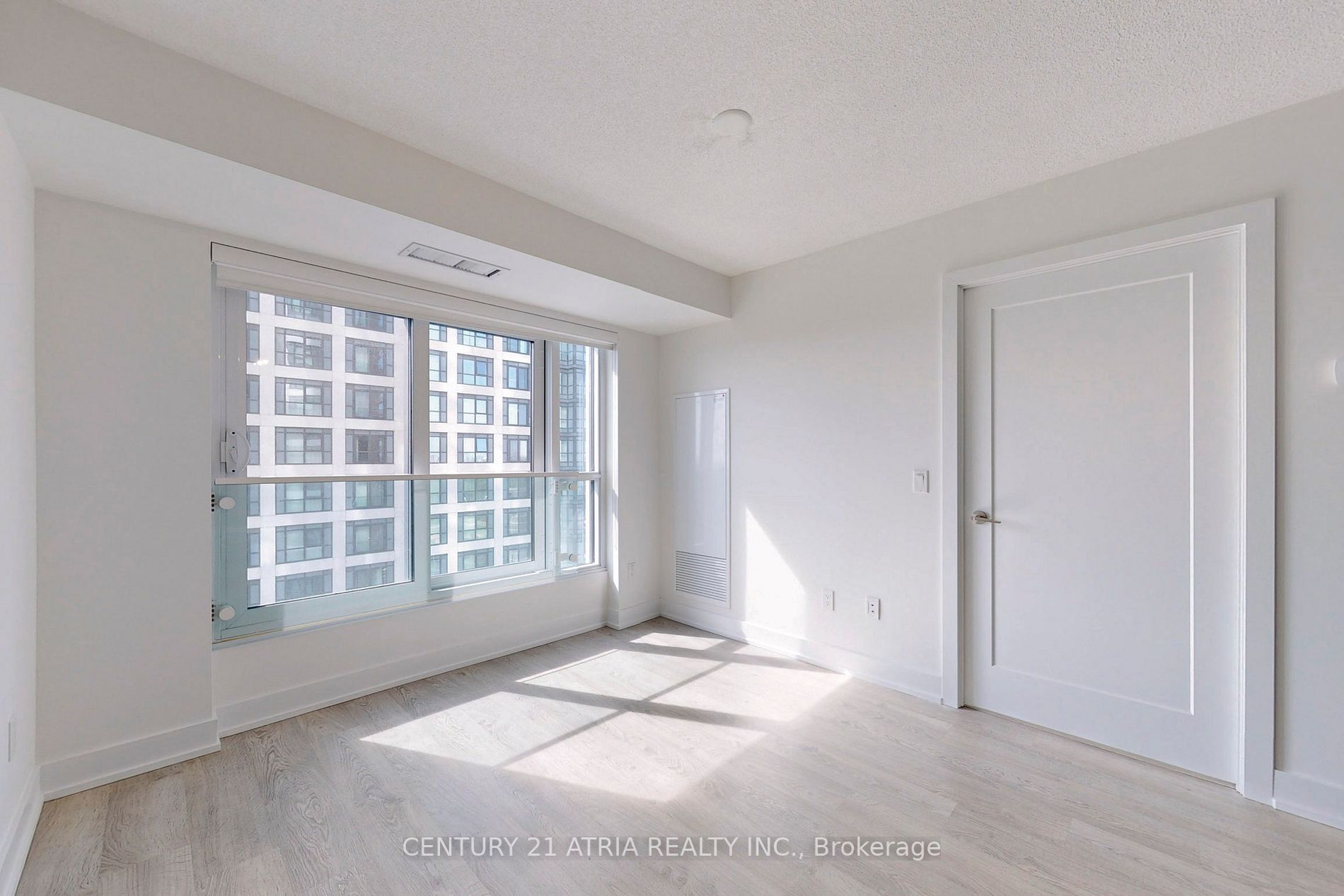 7 Mabelle Ave, #1501