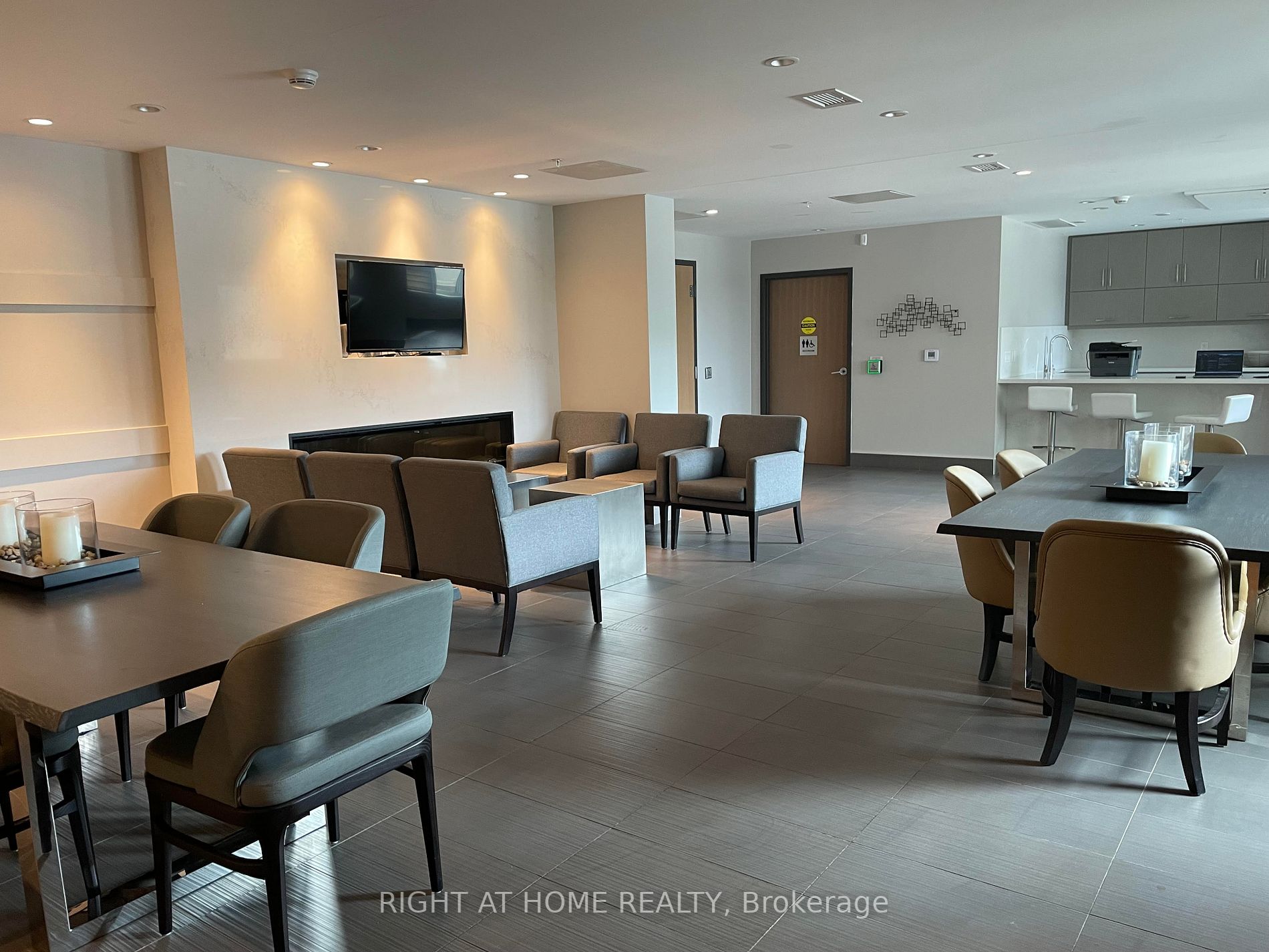 1105 Leger Way E, #527