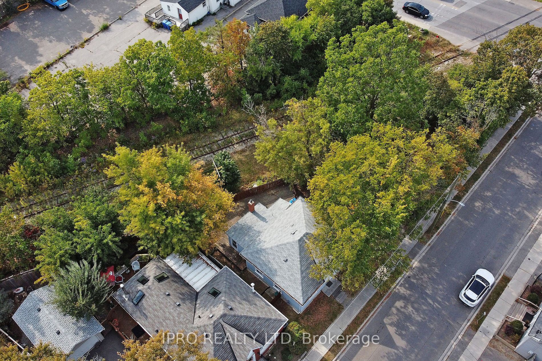 7 Elliott St