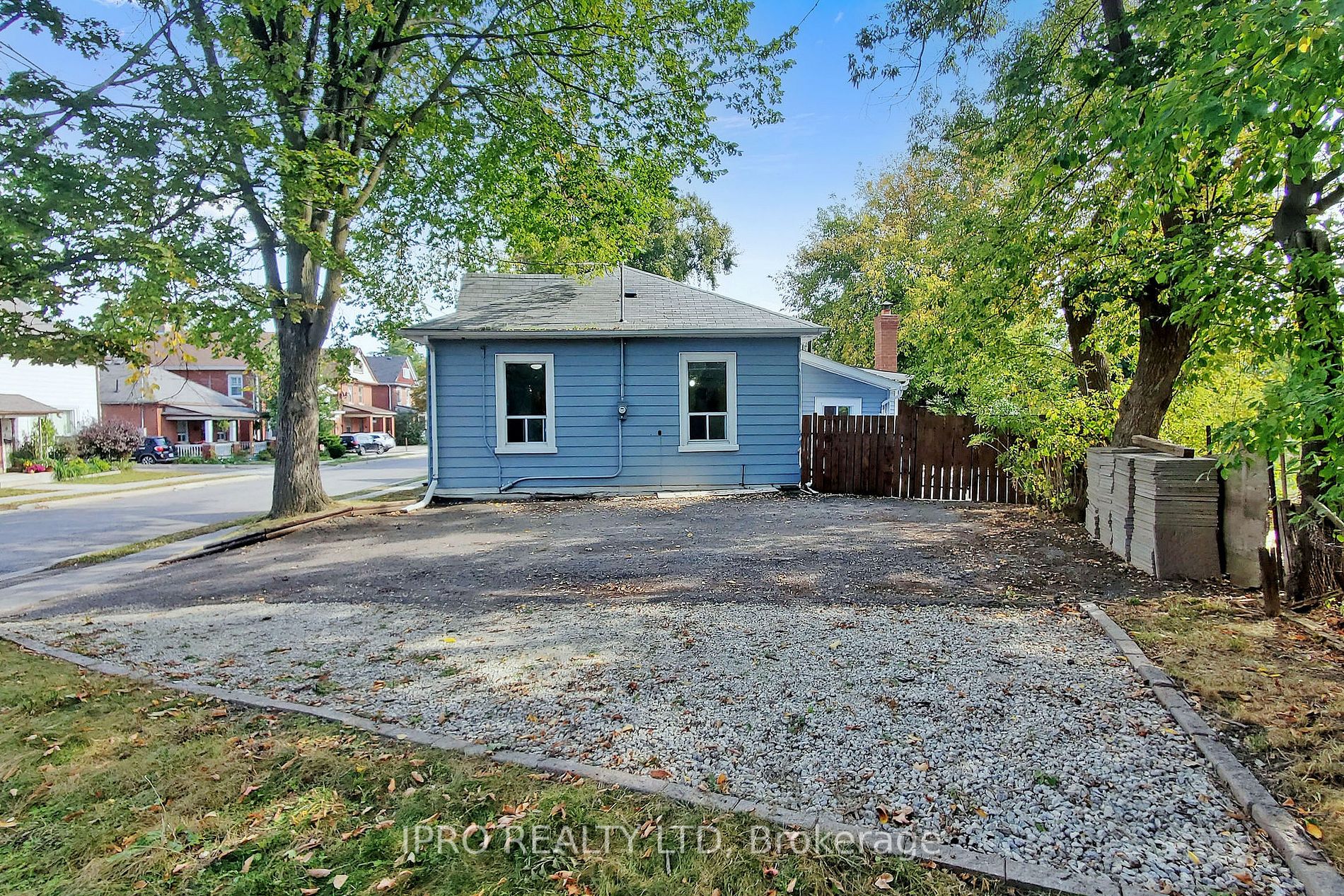 7 Elliott St