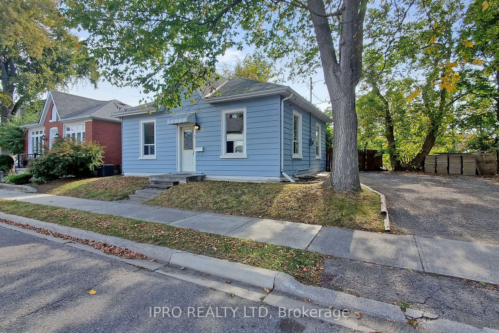 7 Elliott St