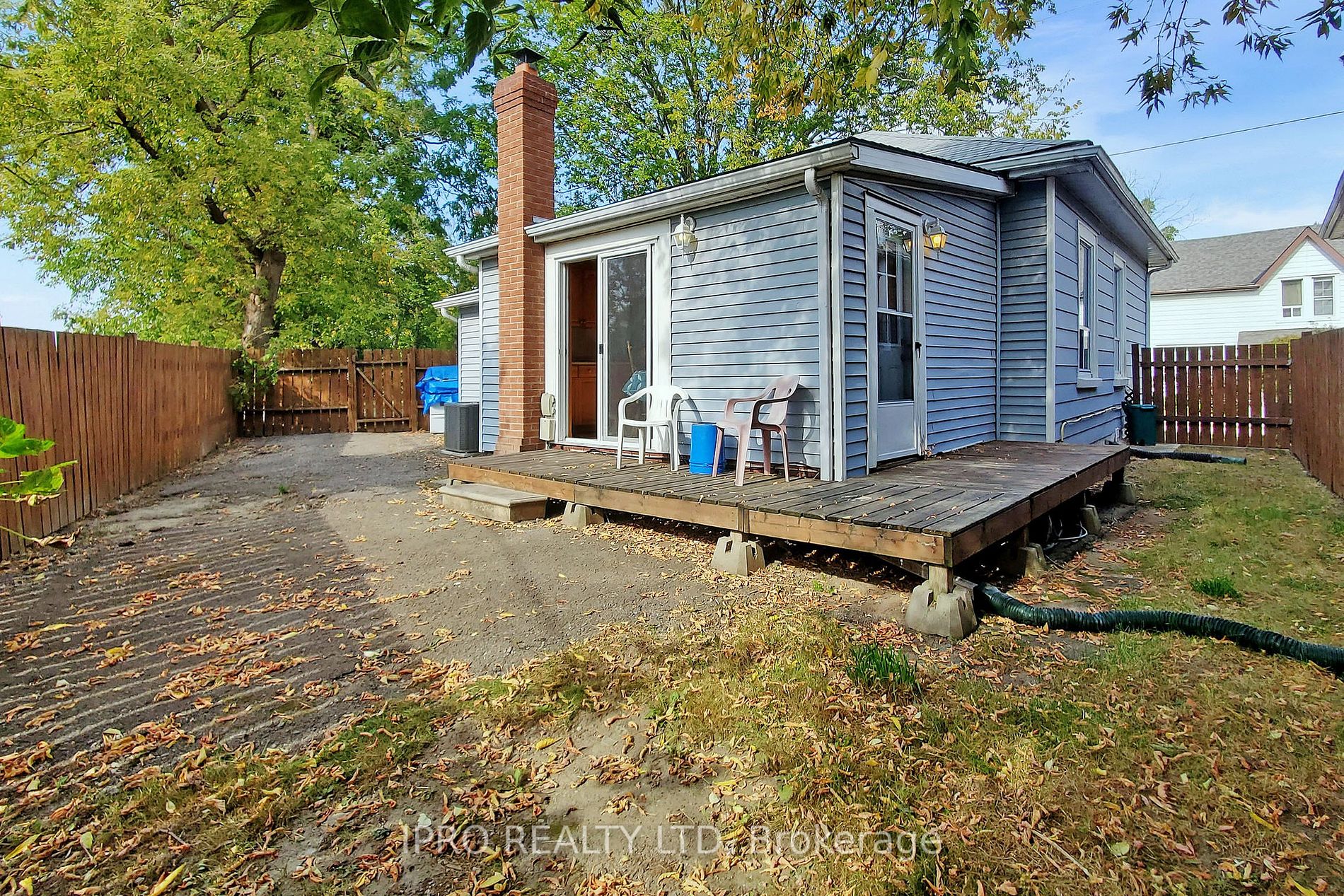 7 Elliott St