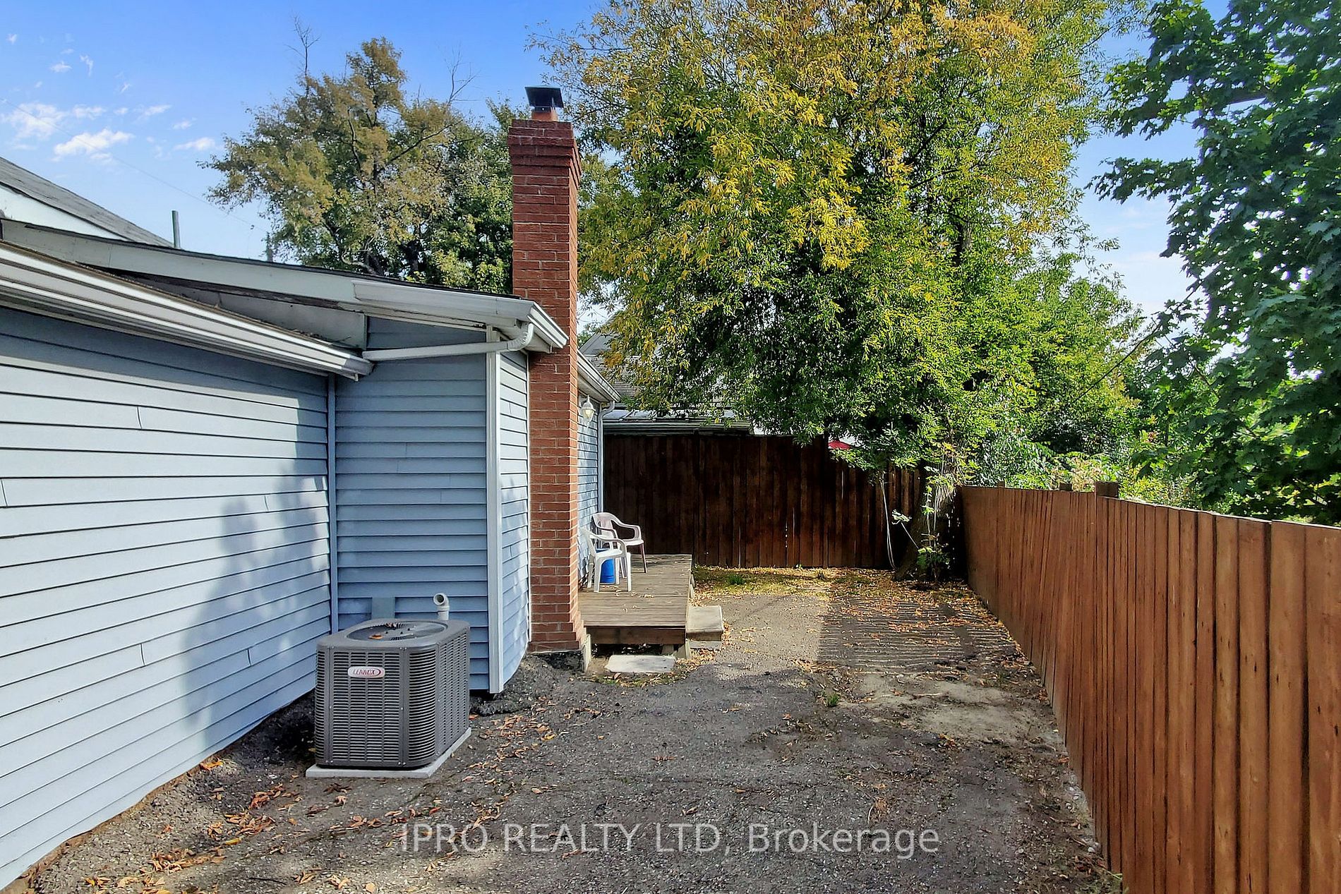 7 Elliott St