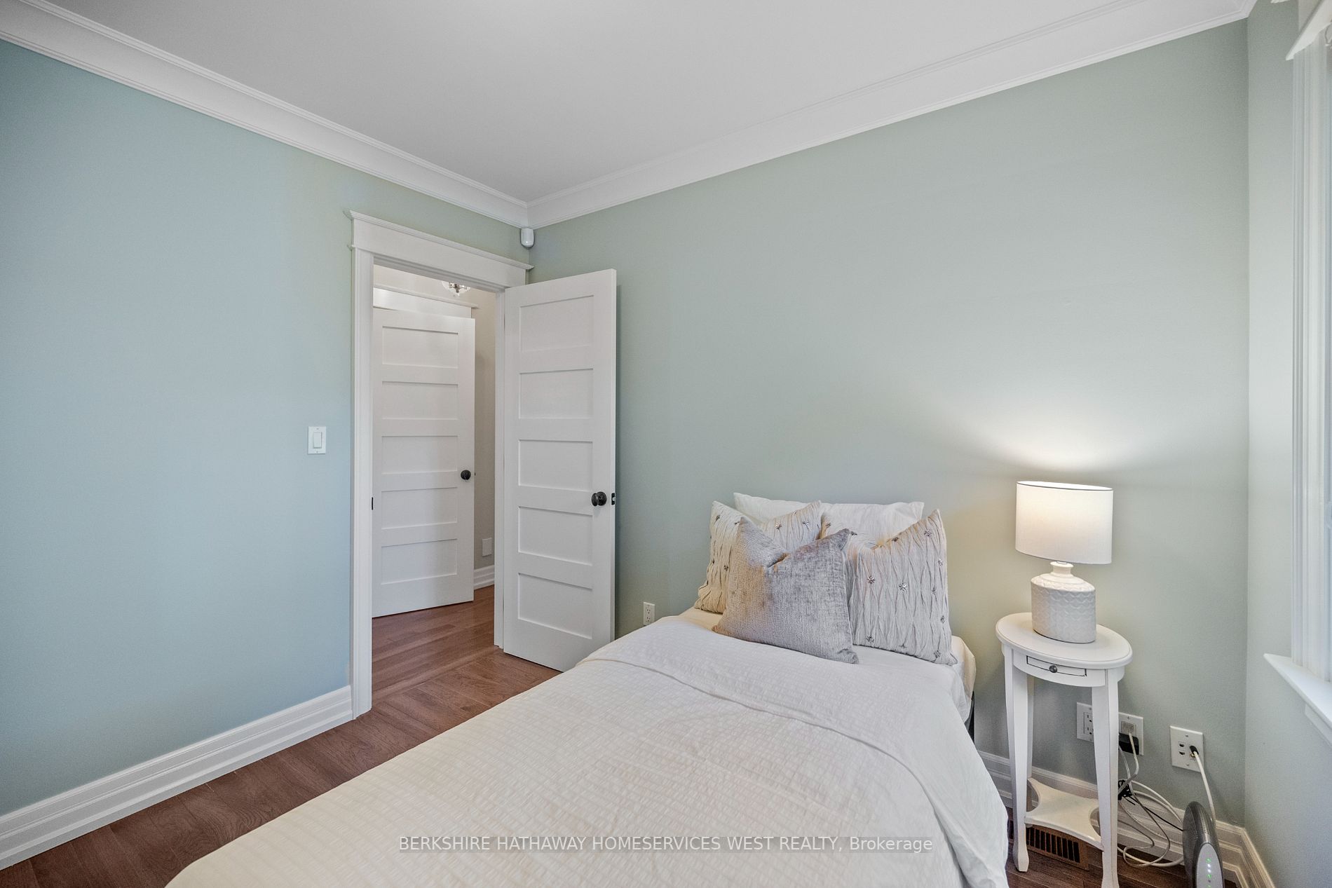 105 Grenview Blvd S