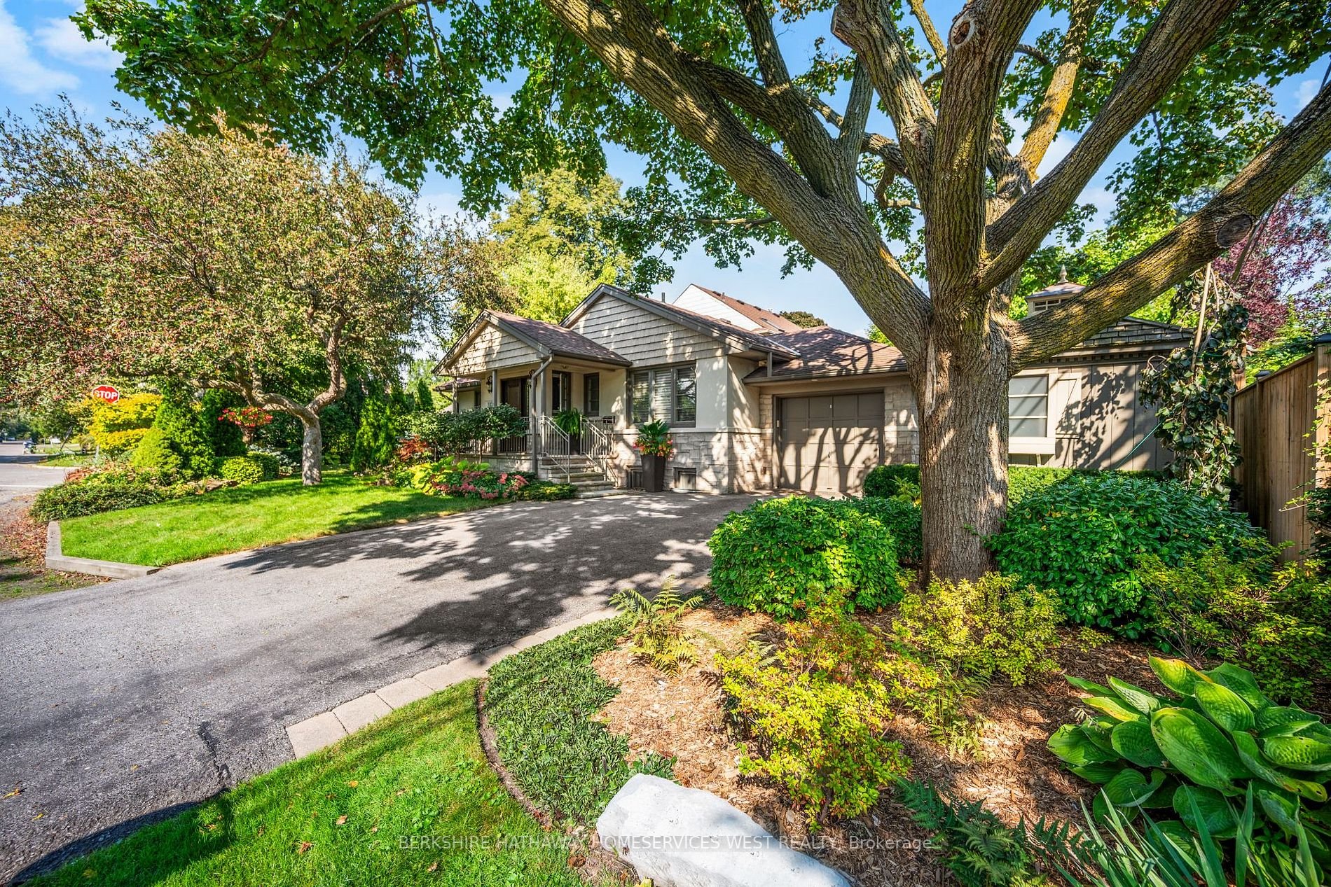 105 Grenview Blvd S