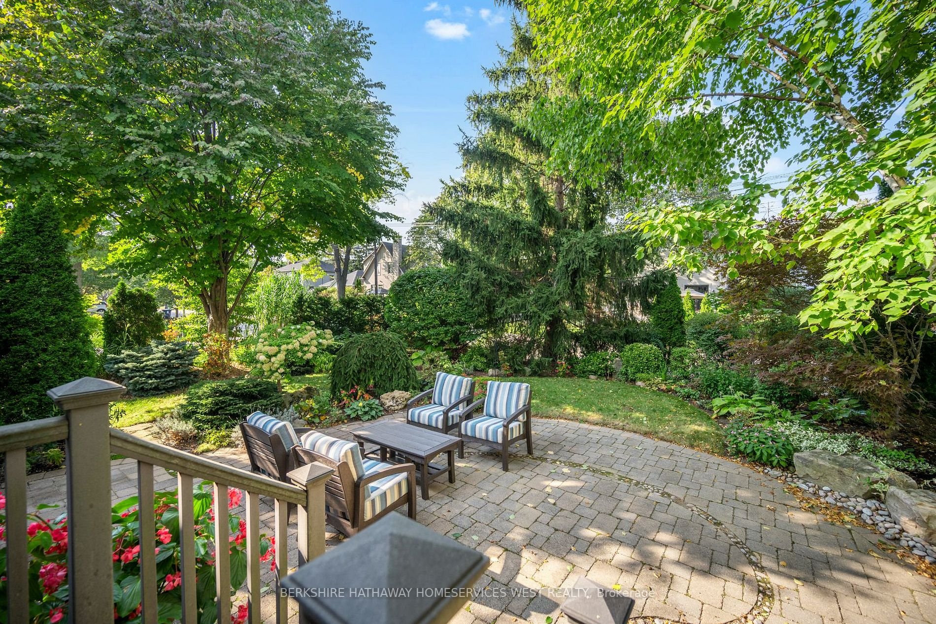 105 Grenview Blvd S