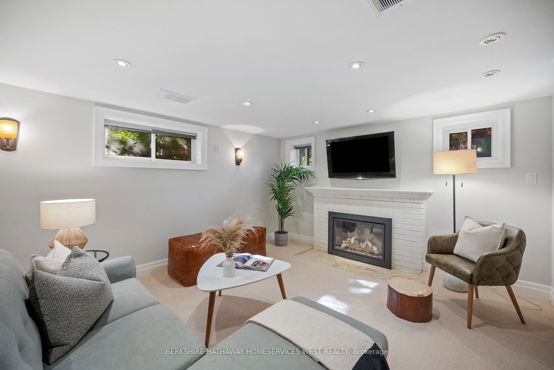 105 Grenview Blvd S