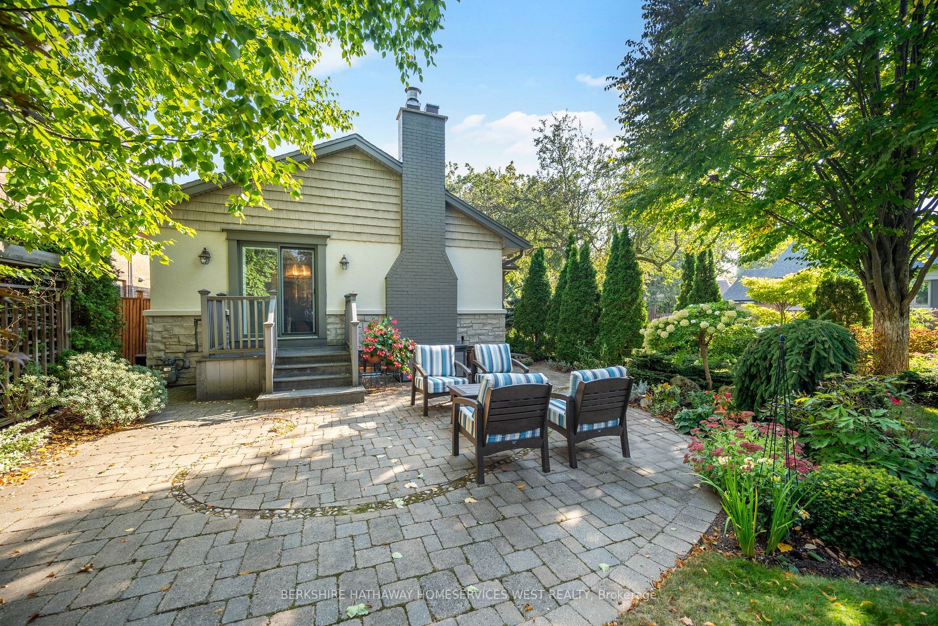 105 Grenview Blvd S