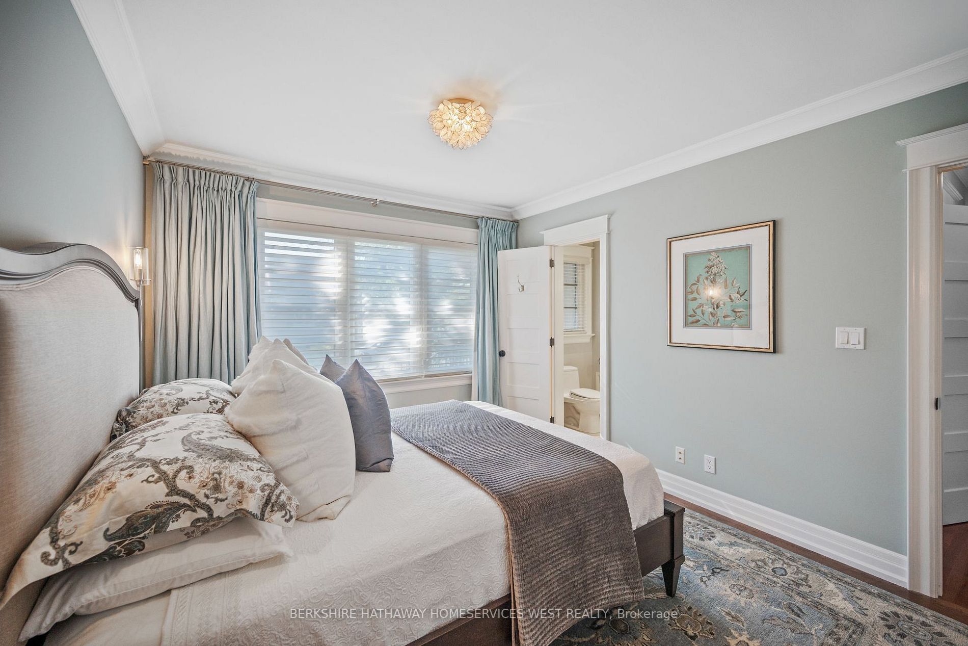 105 Grenview Blvd S