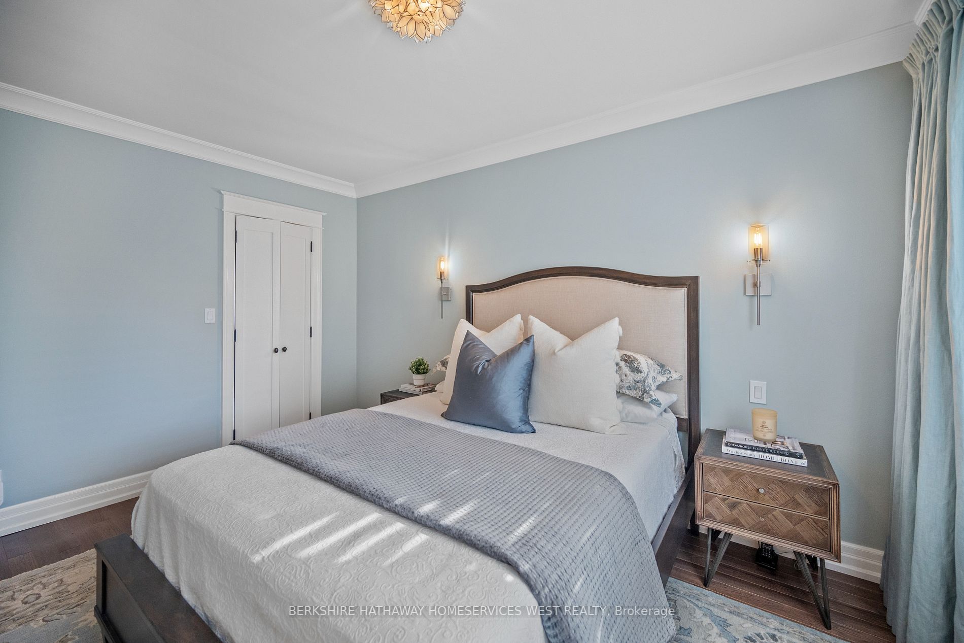 105 Grenview Blvd S