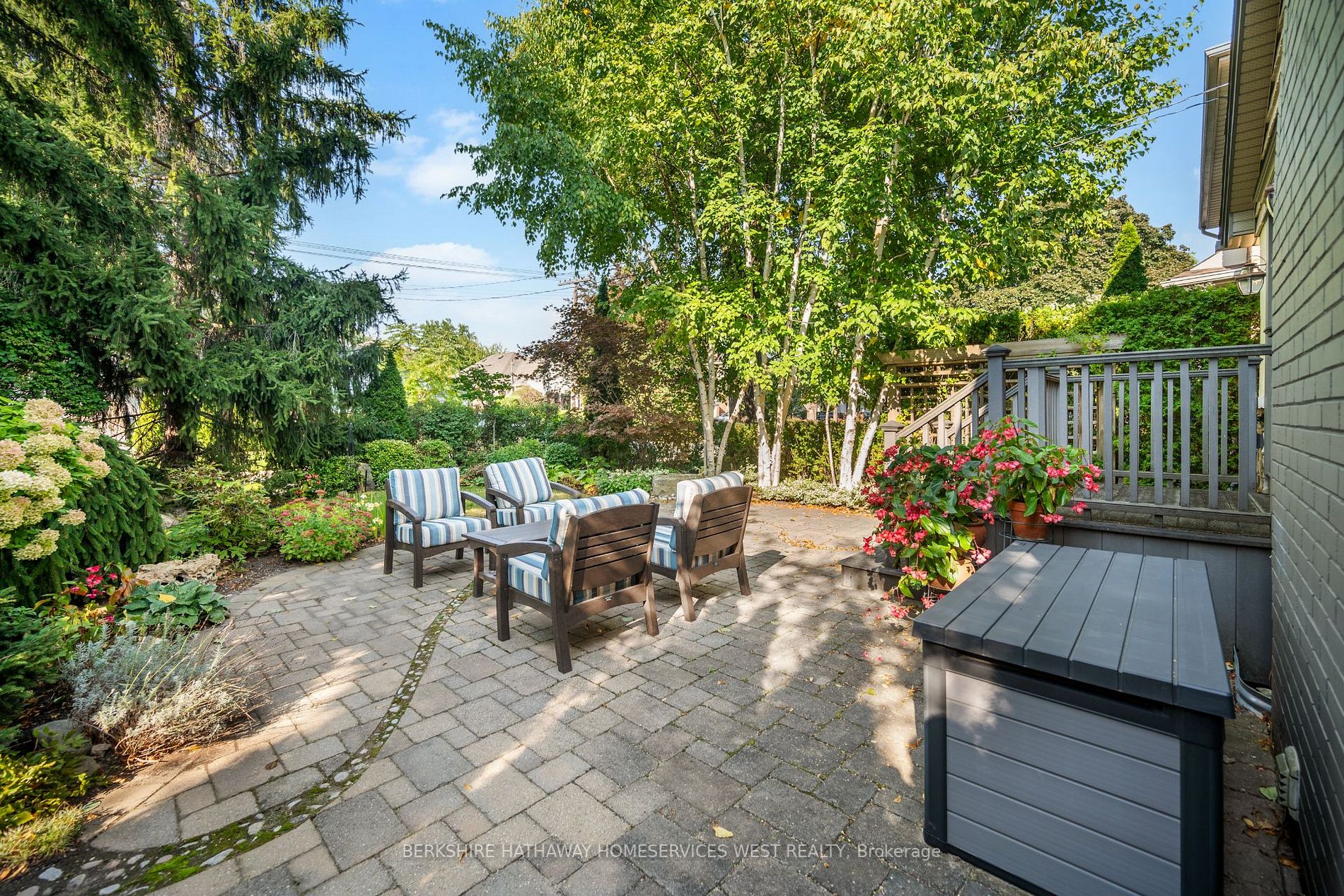 105 Grenview Blvd S