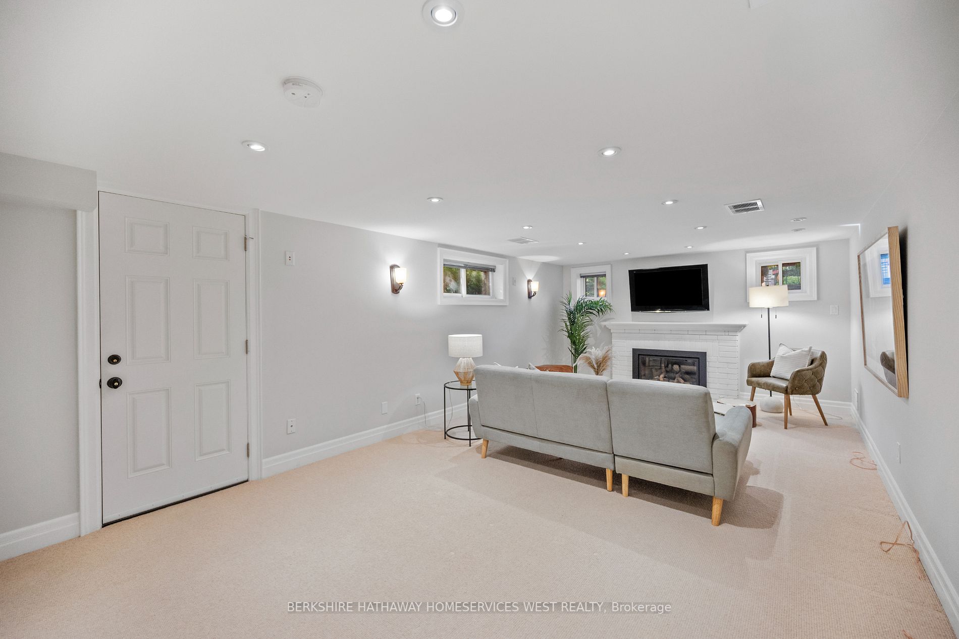 105 Grenview Blvd S