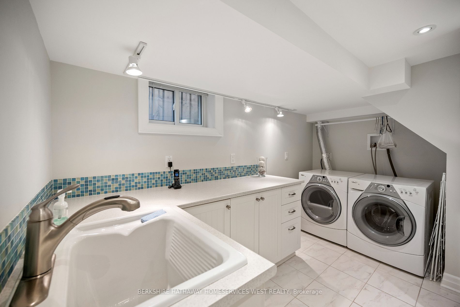 105 Grenview Blvd S