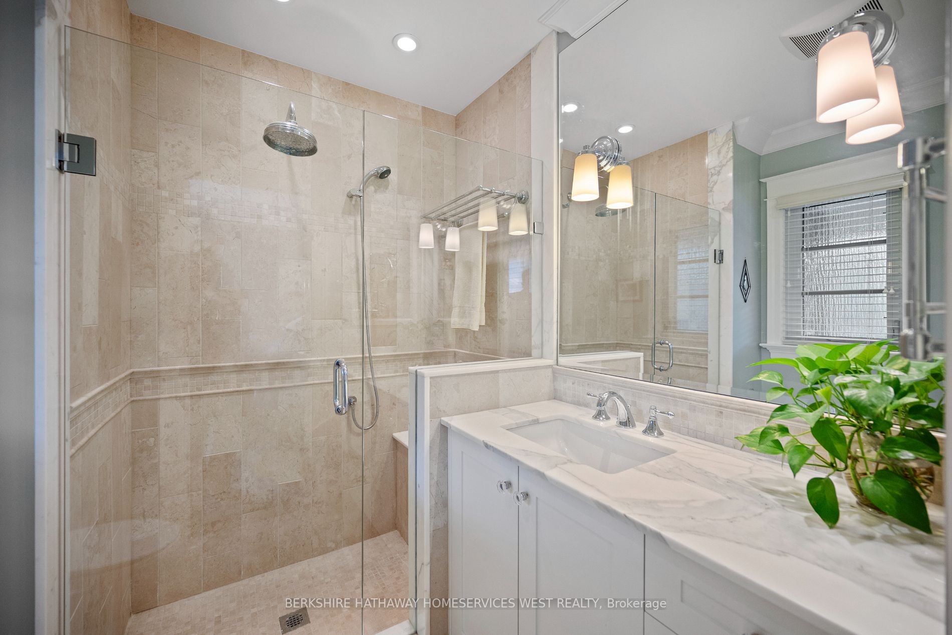 105 Grenview Blvd S