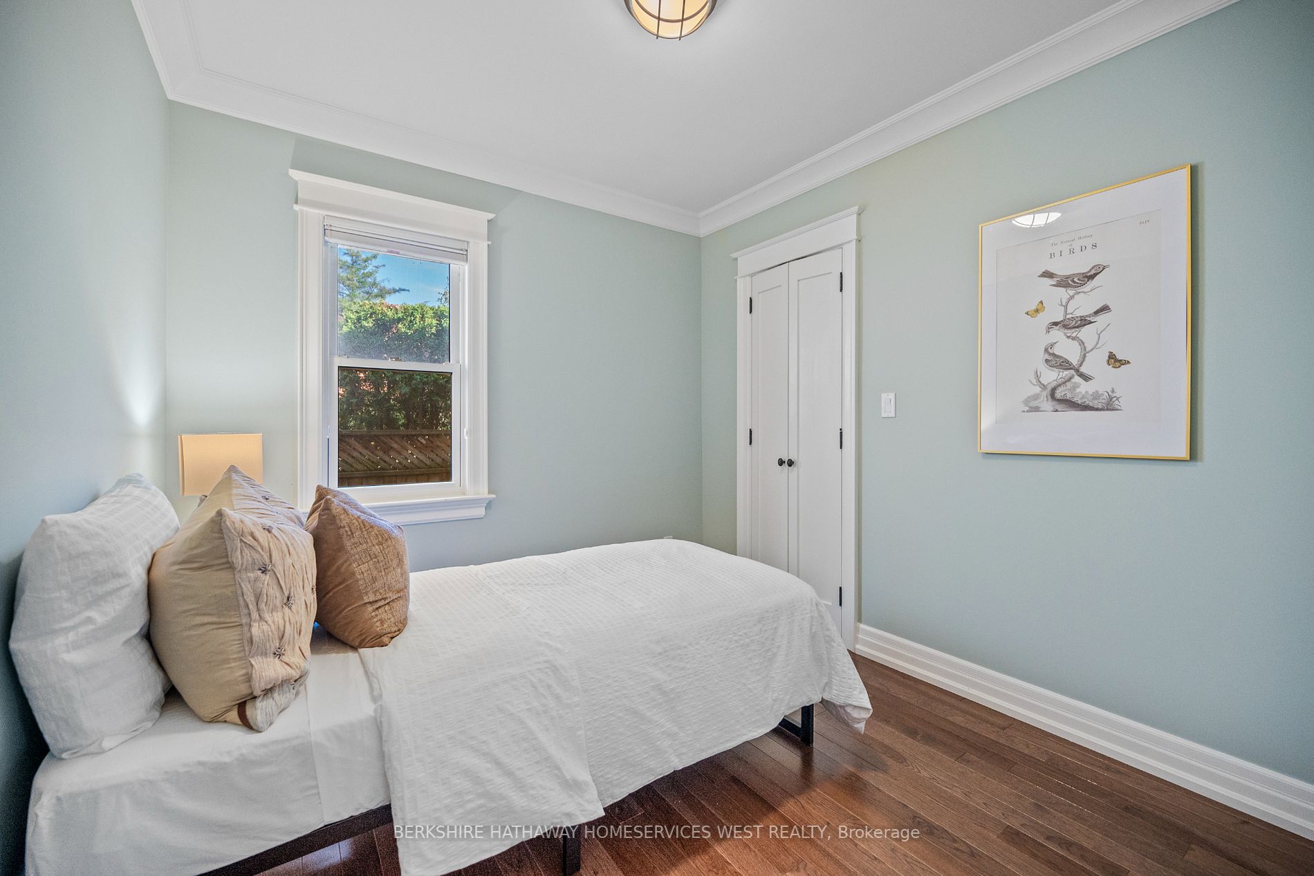 105 Grenview Blvd S