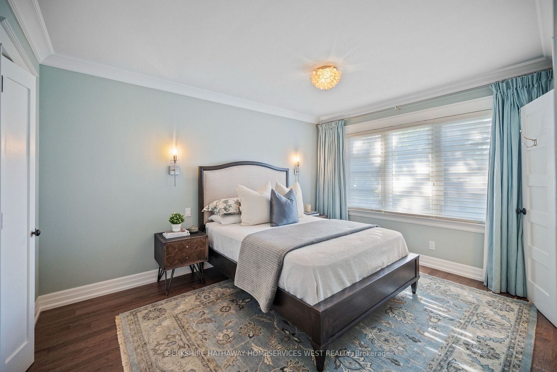 105 Grenview Blvd S