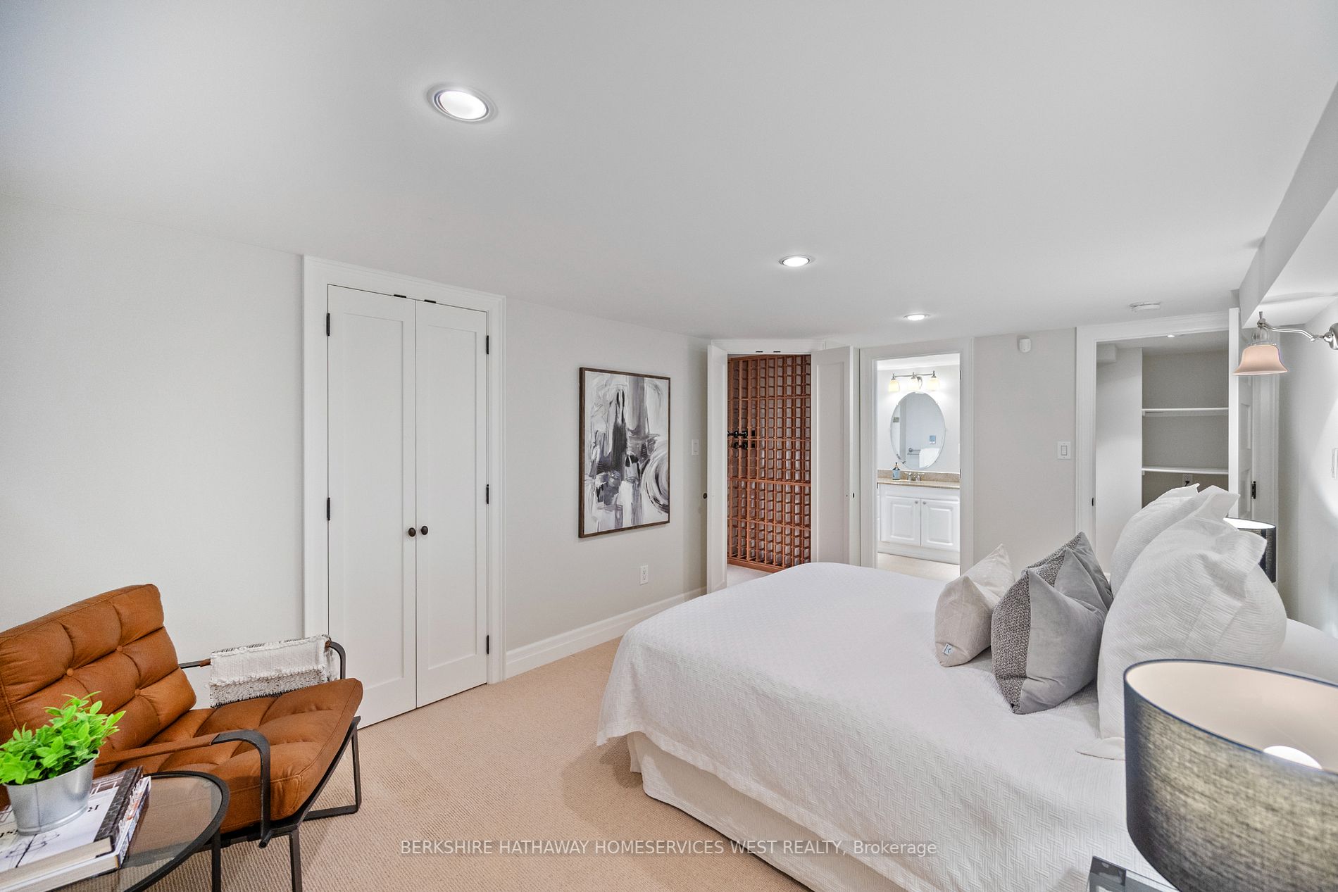 105 Grenview Blvd S