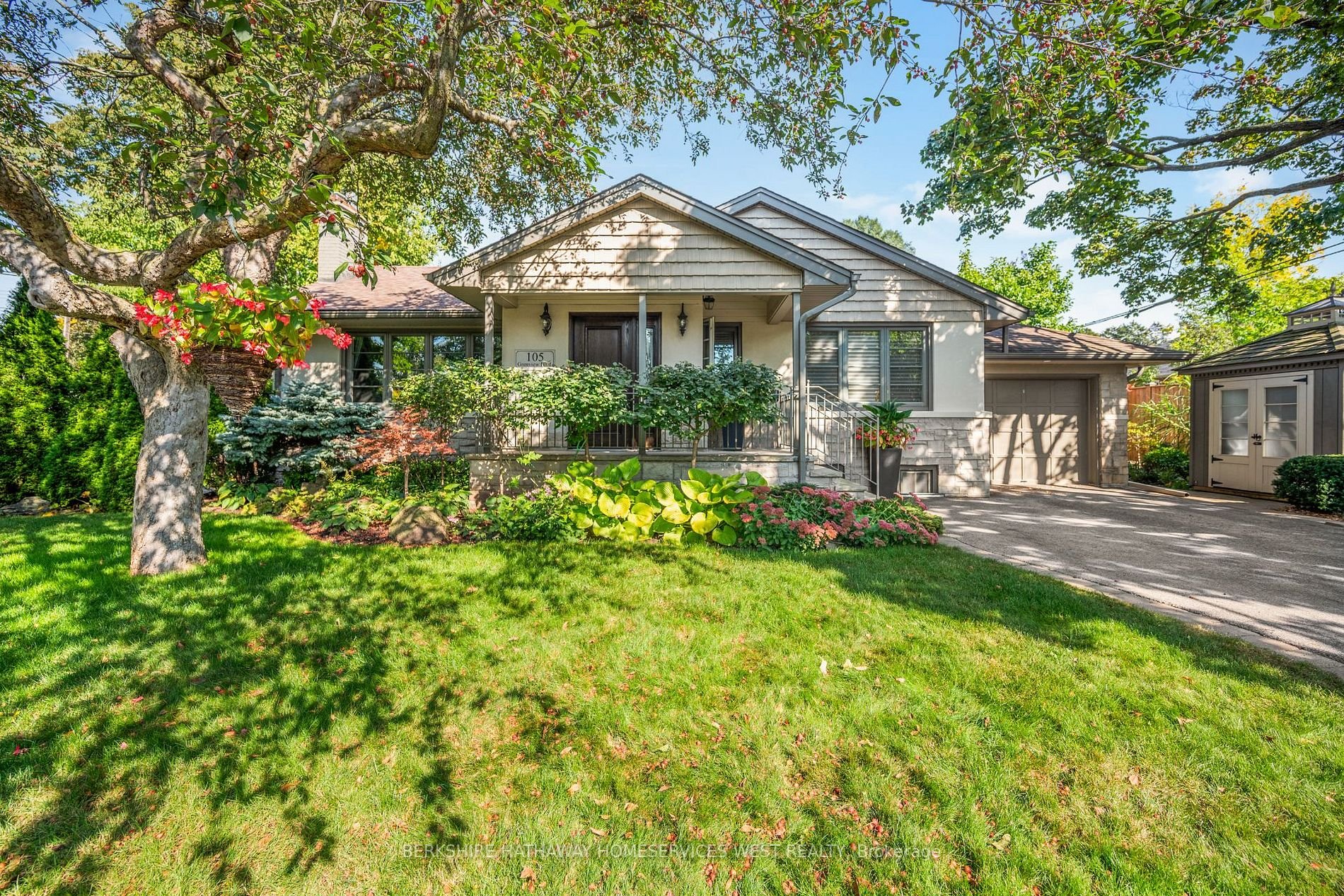105 Grenview Blvd S