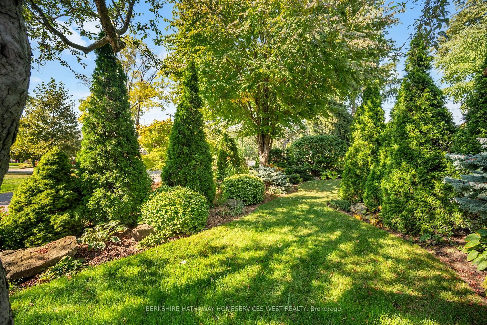 105 Grenview Blvd S