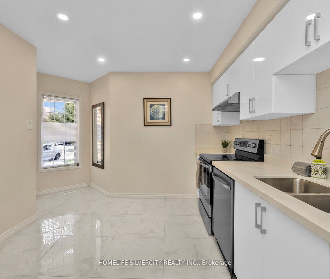 28 Caruso Dr