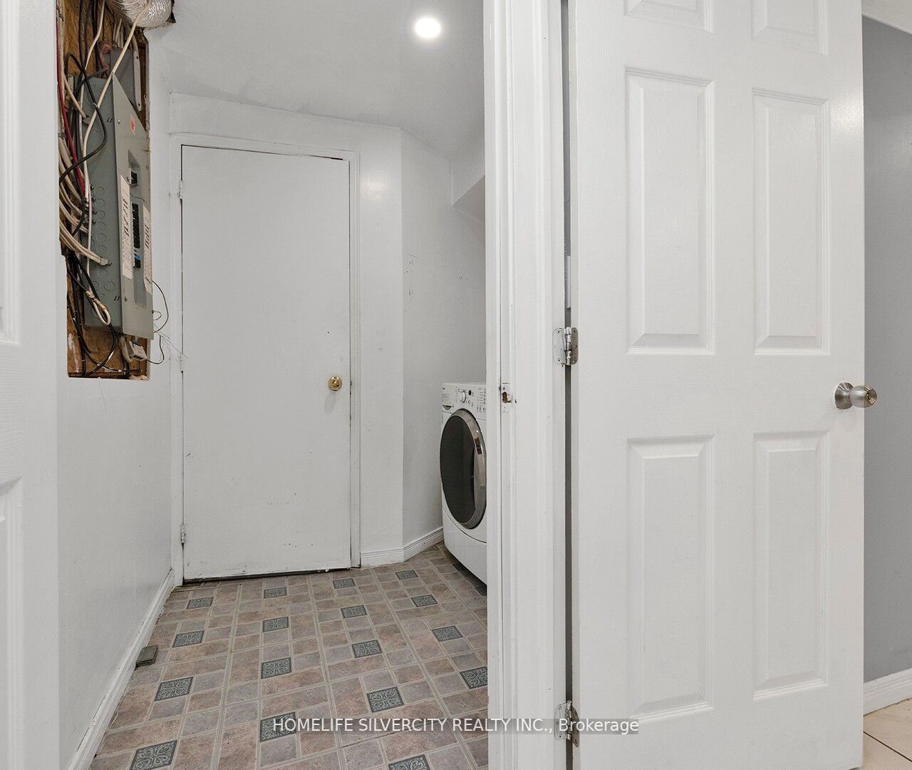 28 Caruso Dr