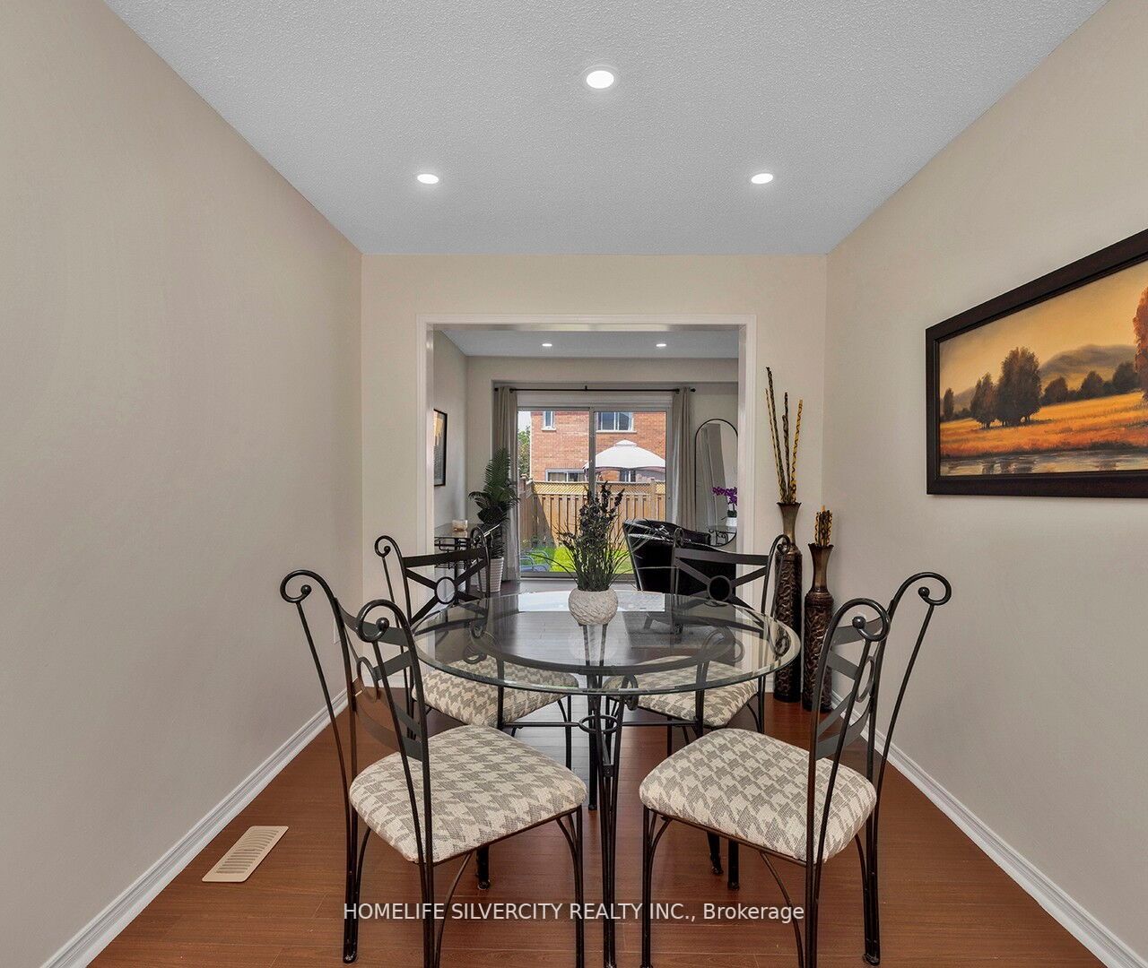 28 Caruso Dr