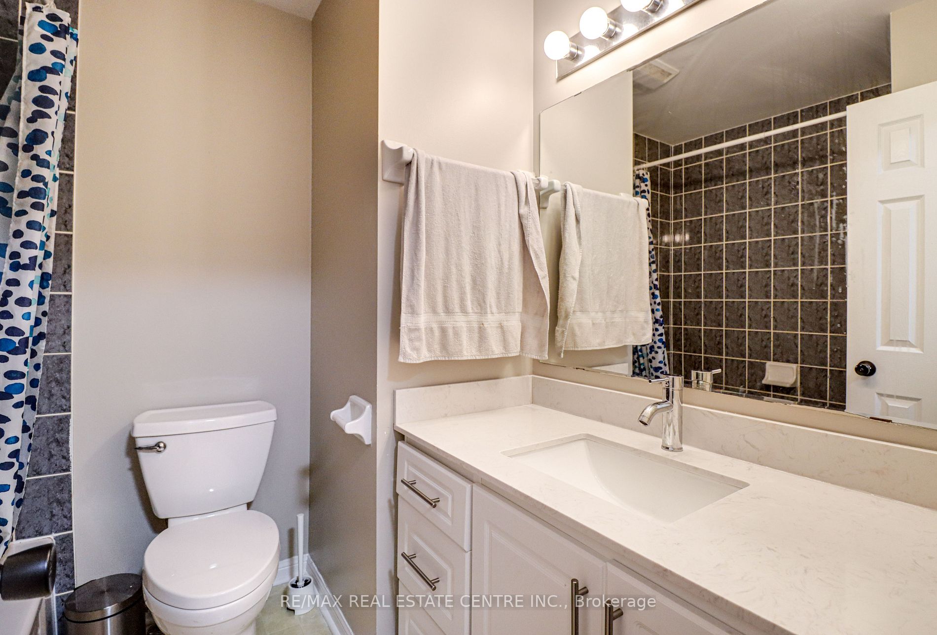 1104 Barclay Circle
