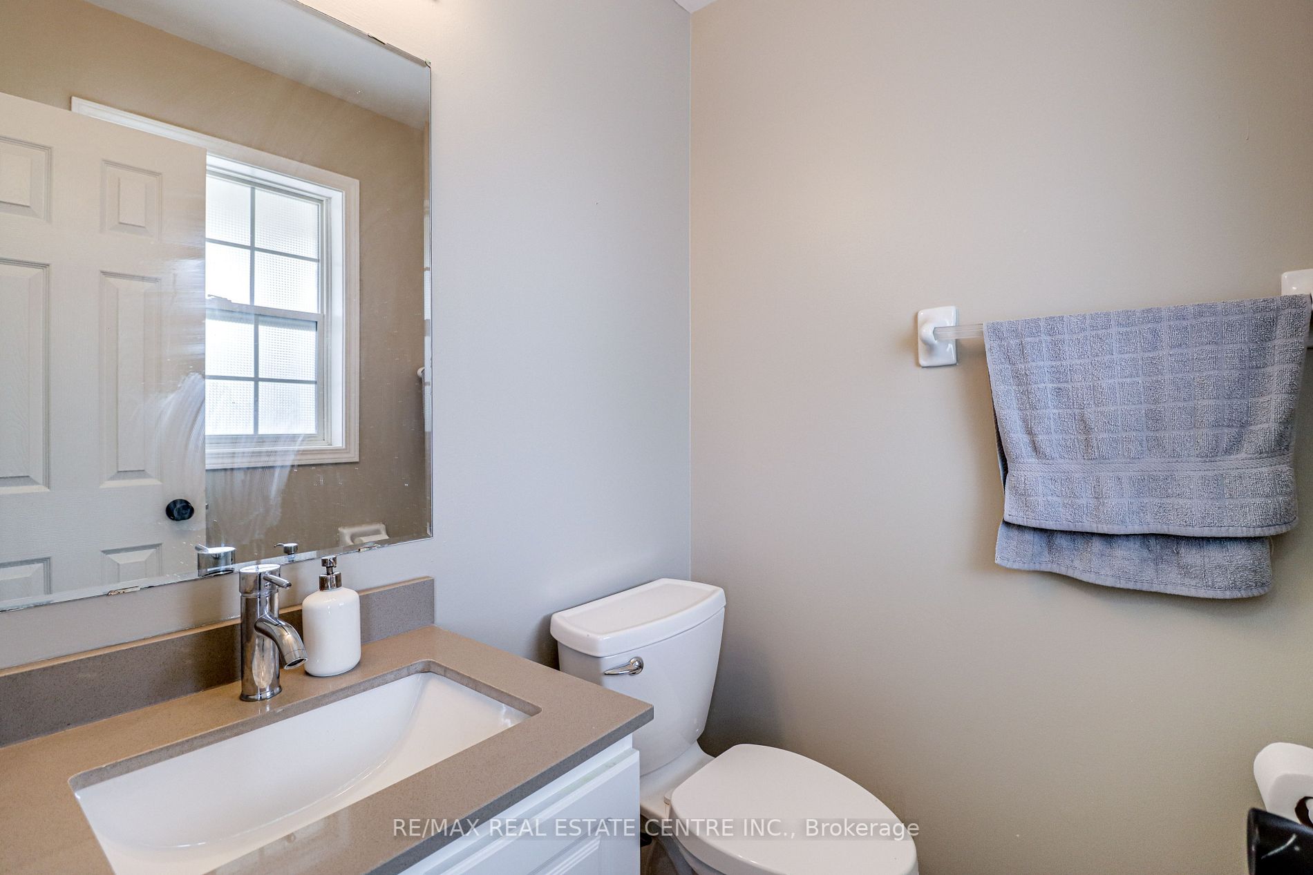 1104 Barclay Circle