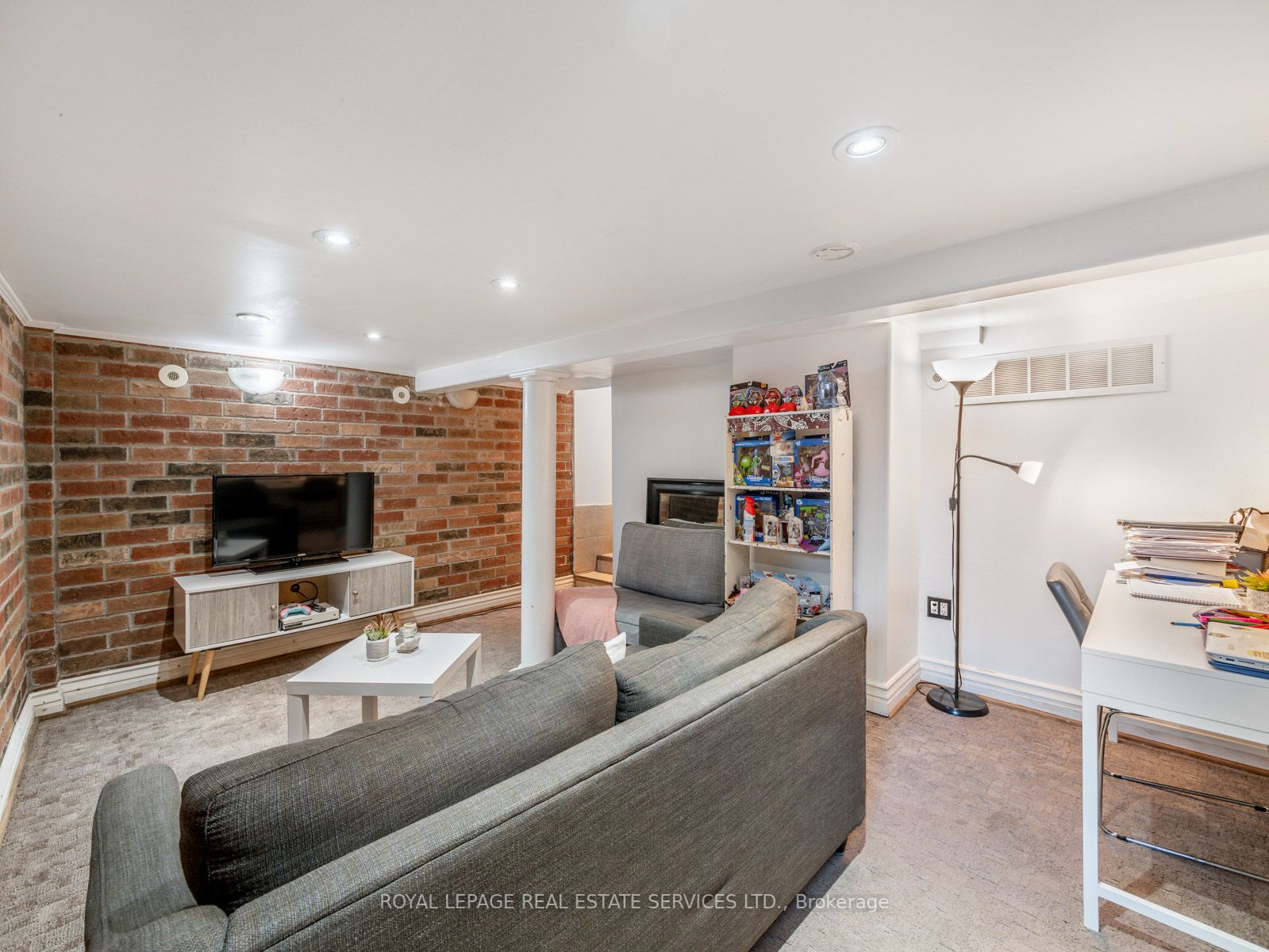 30 Aileen Ave