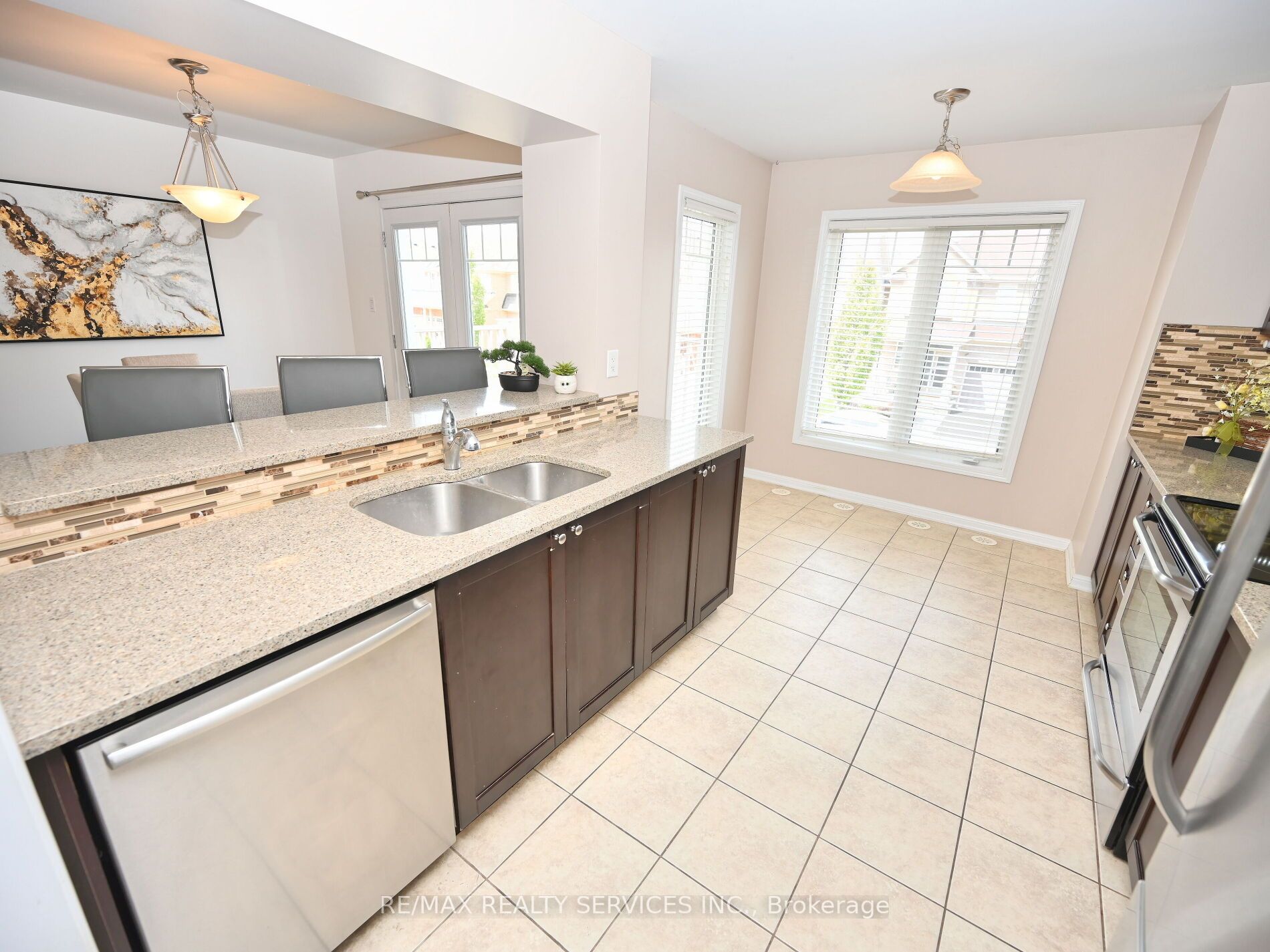 552 Attenborough Terr