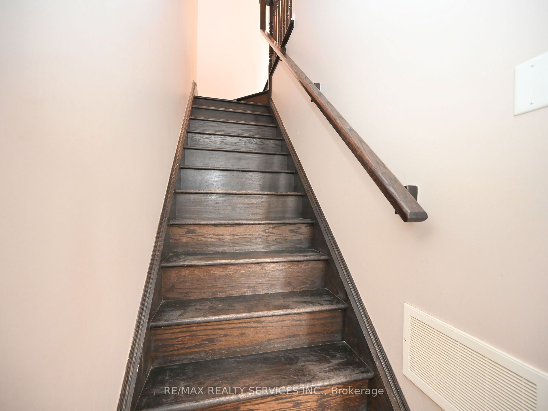 552 Attenborough Terr