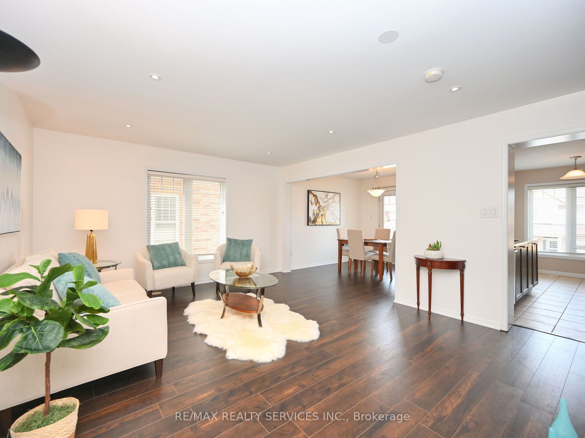 552 Attenborough Terr